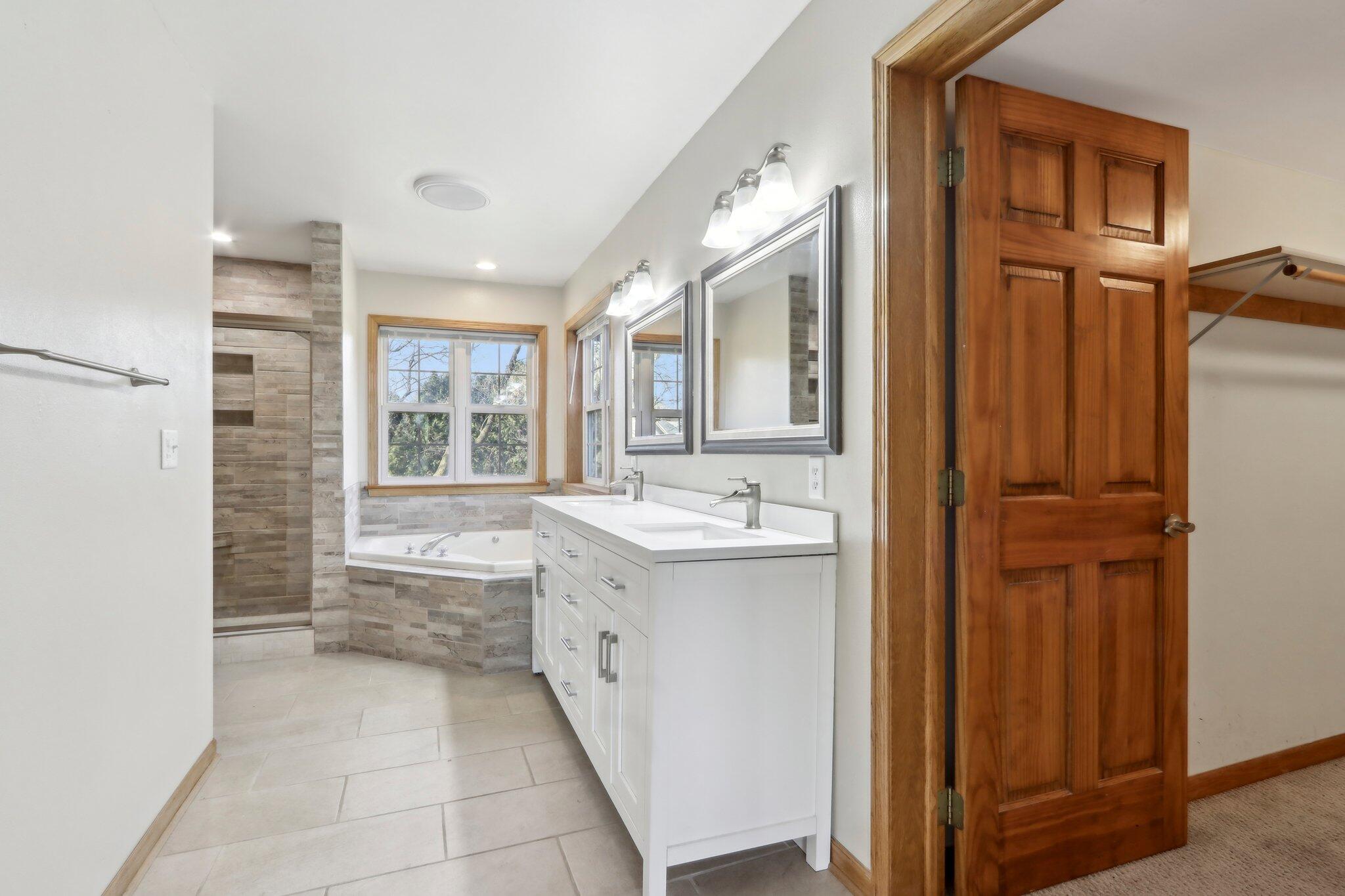 W157N7437 Stonewood Cir