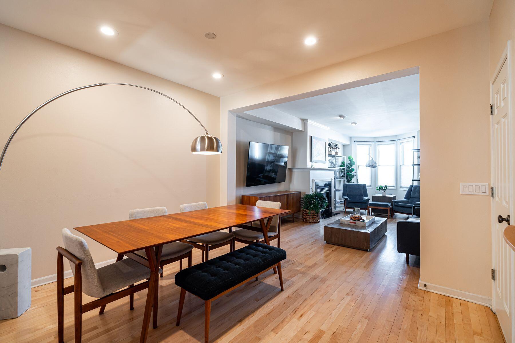 1607 E Park Pl