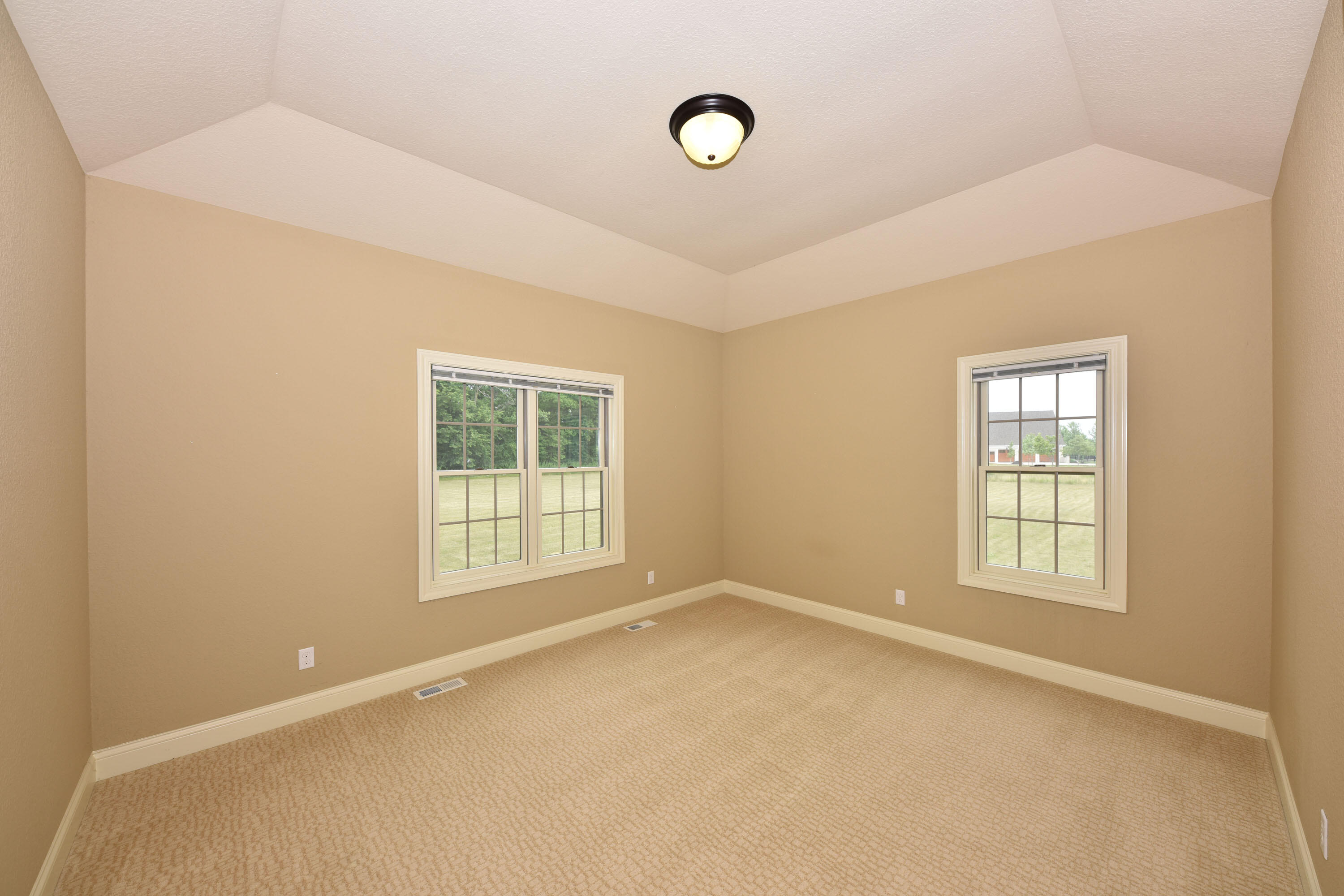 2172 W Saddlebrook Ln