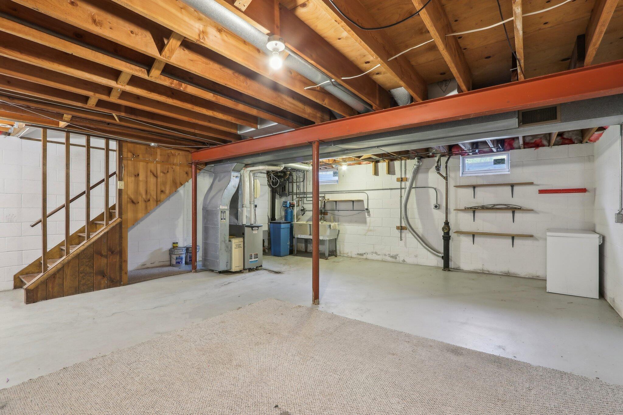 1682 Highland Dr