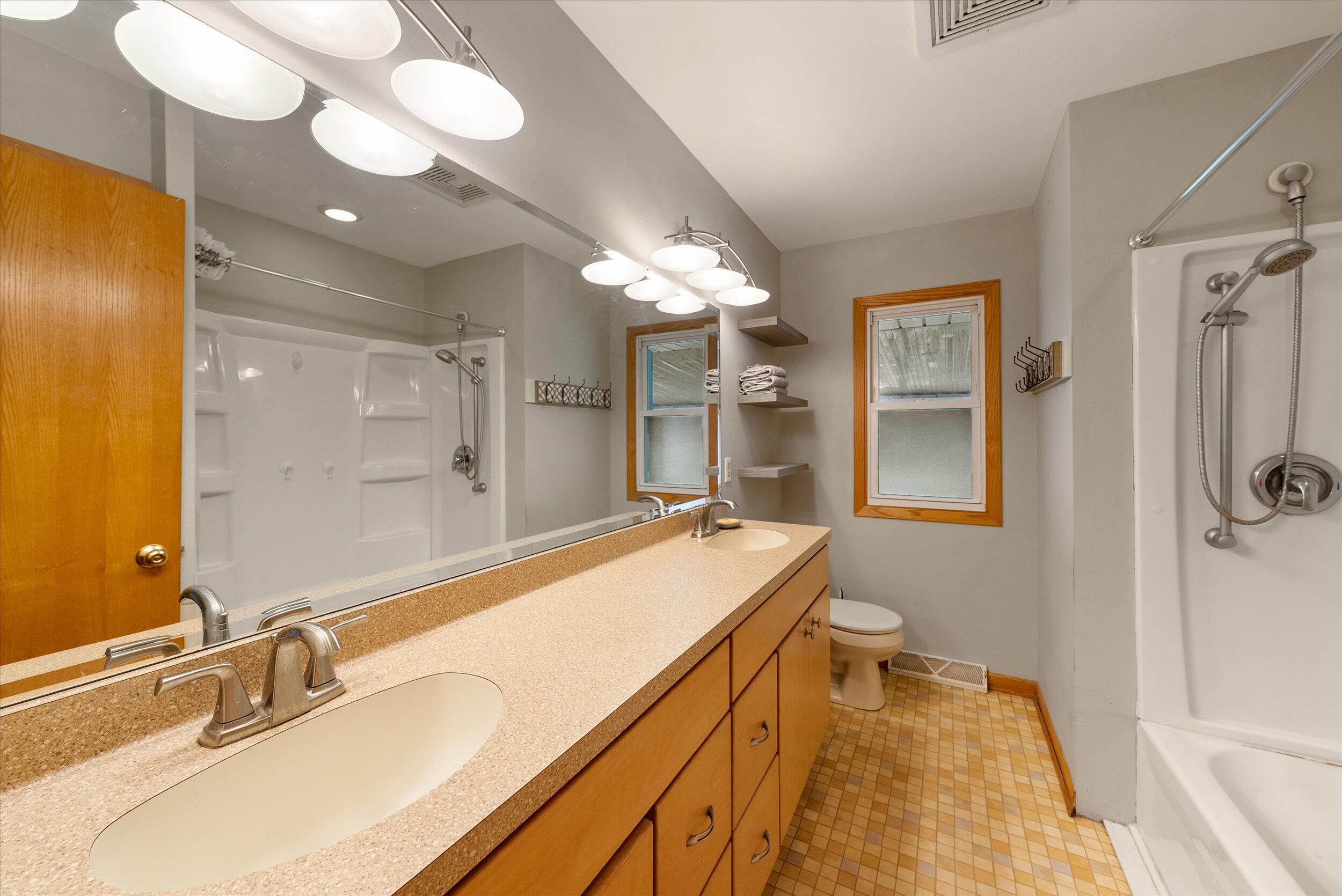 4990 W Wabash Ave