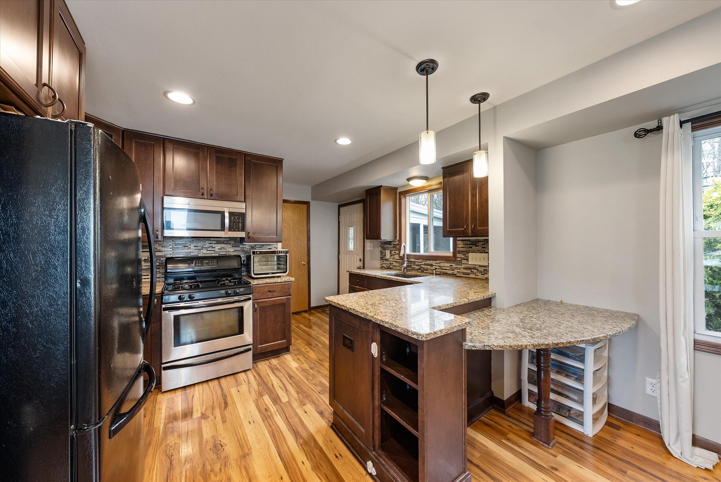 4990 W Wabash Ave