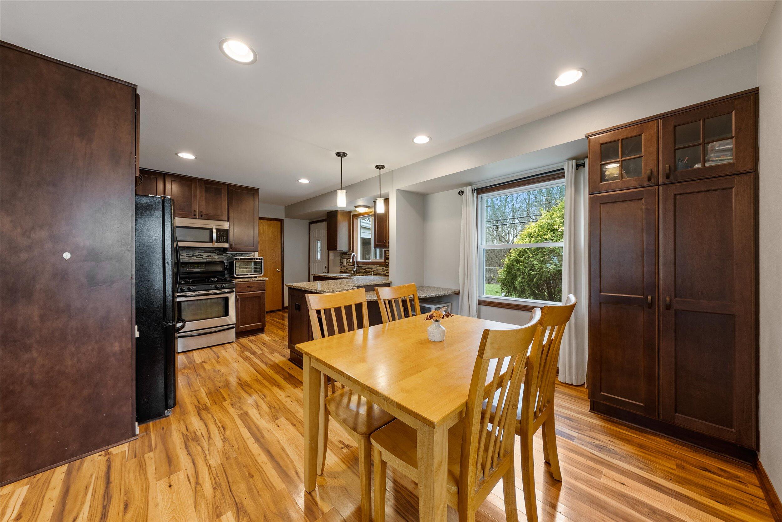 4990 W Wabash Ave