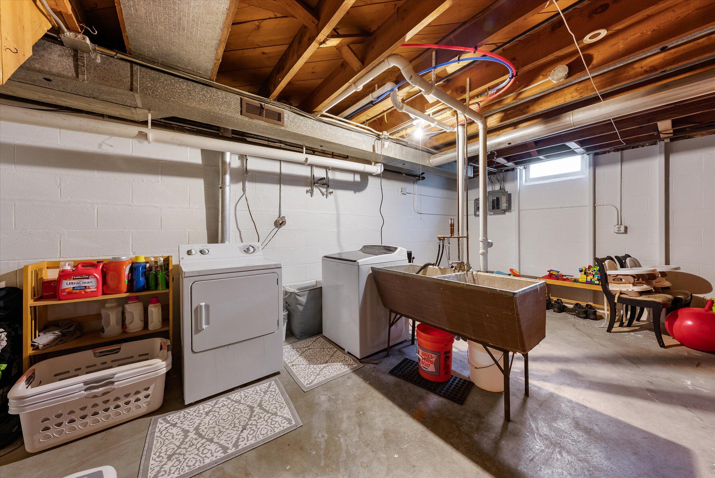 4990 W Wabash Ave