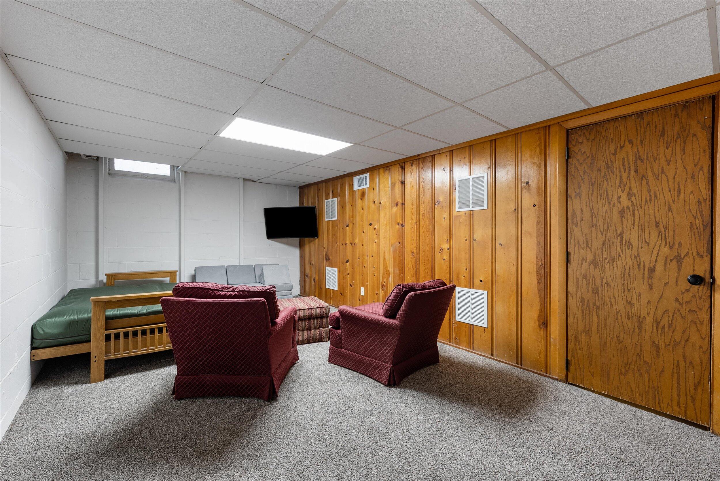 4990 W Wabash Ave