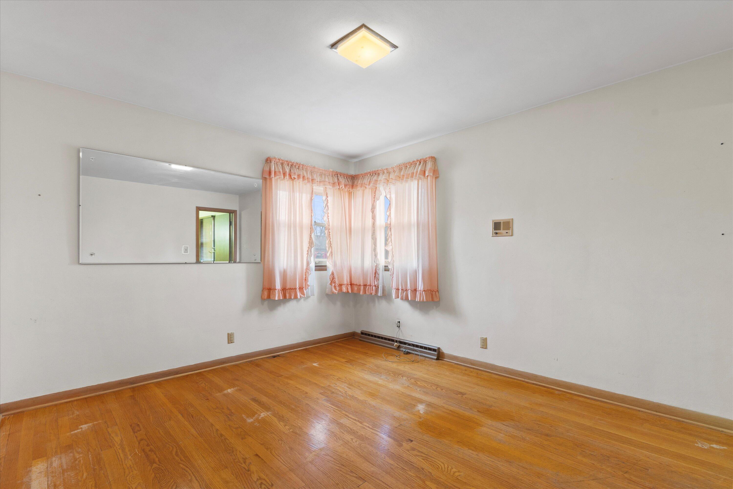 8122 W Potomac Ave