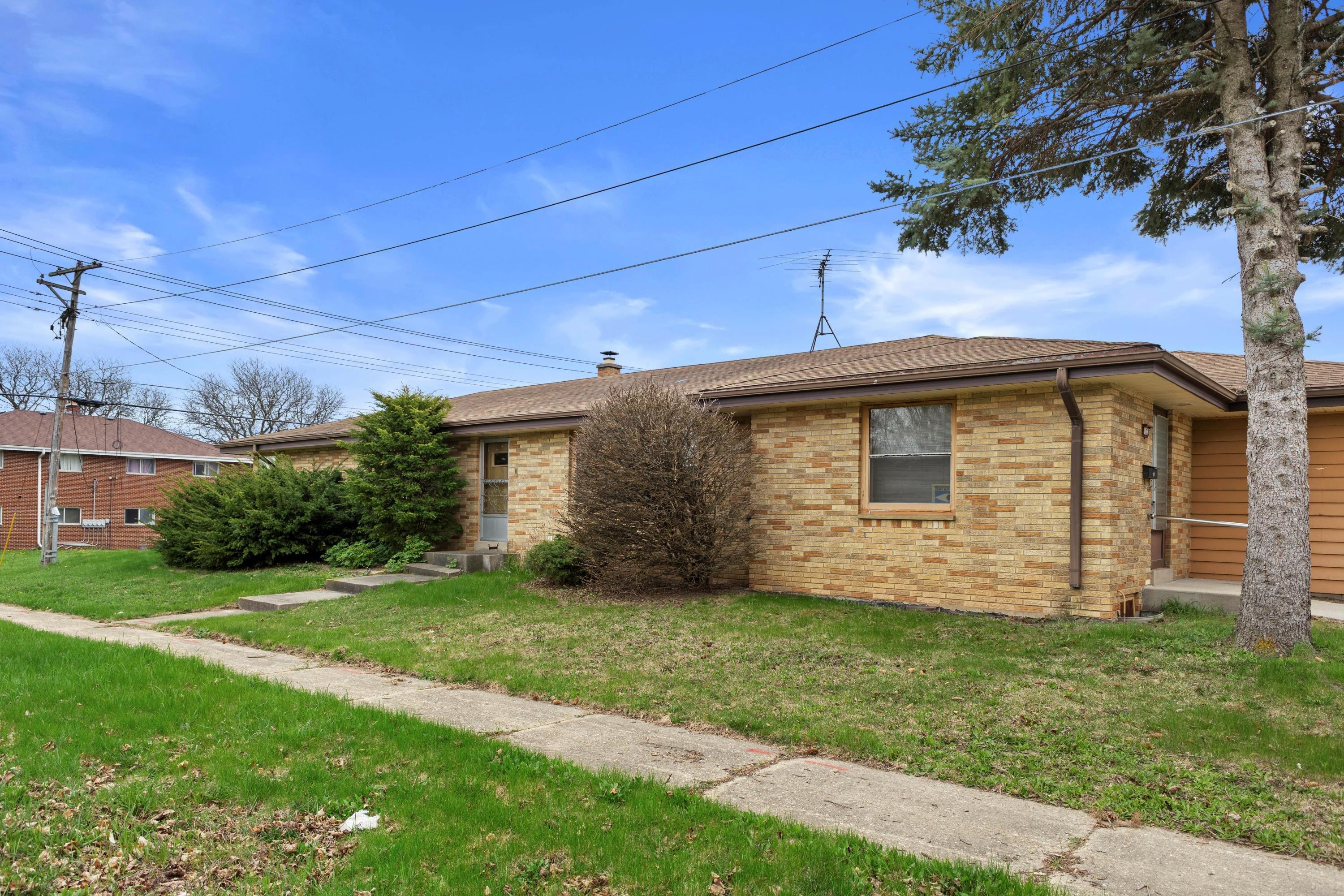 8122 W Potomac Ave