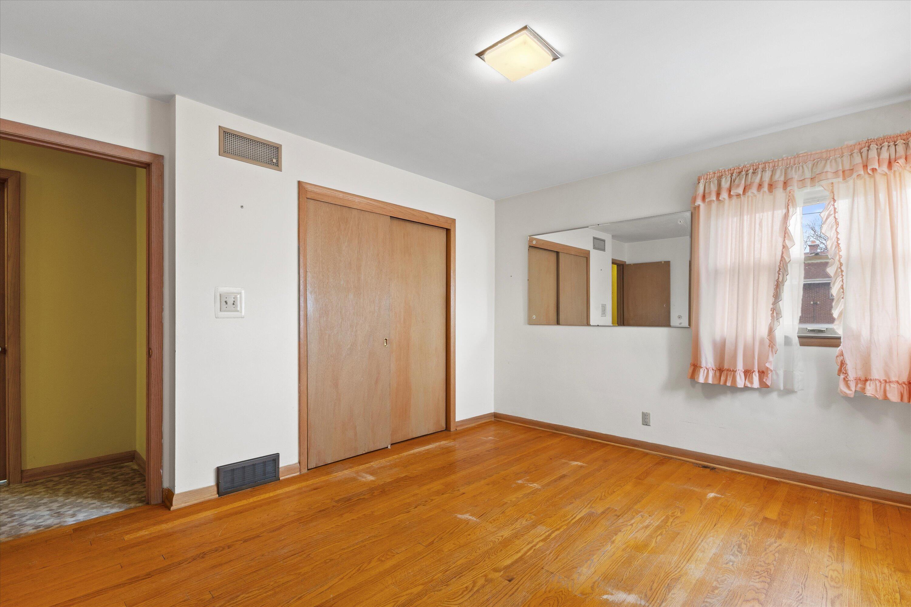 8122 W Potomac Ave