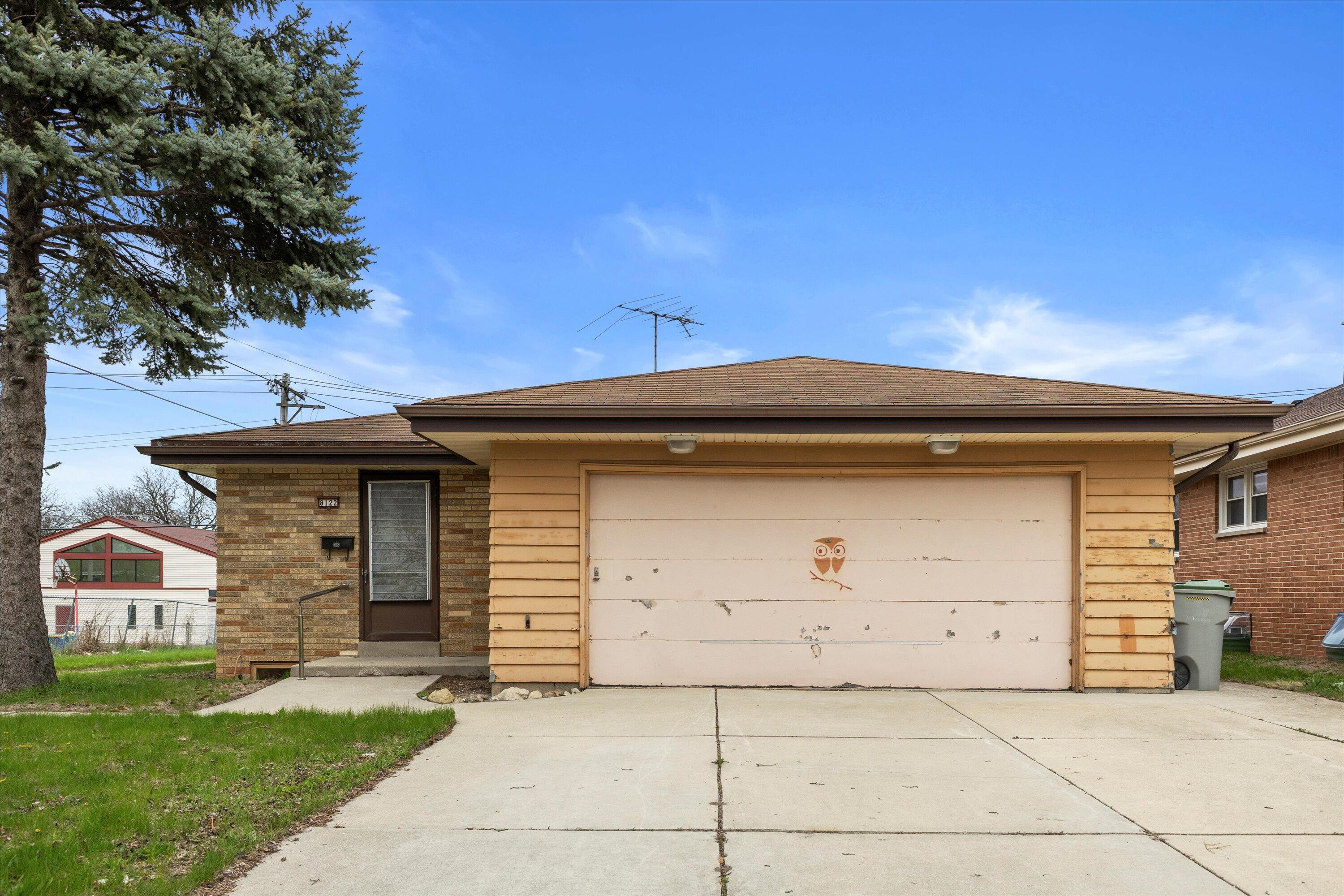 8122 W Potomac Ave