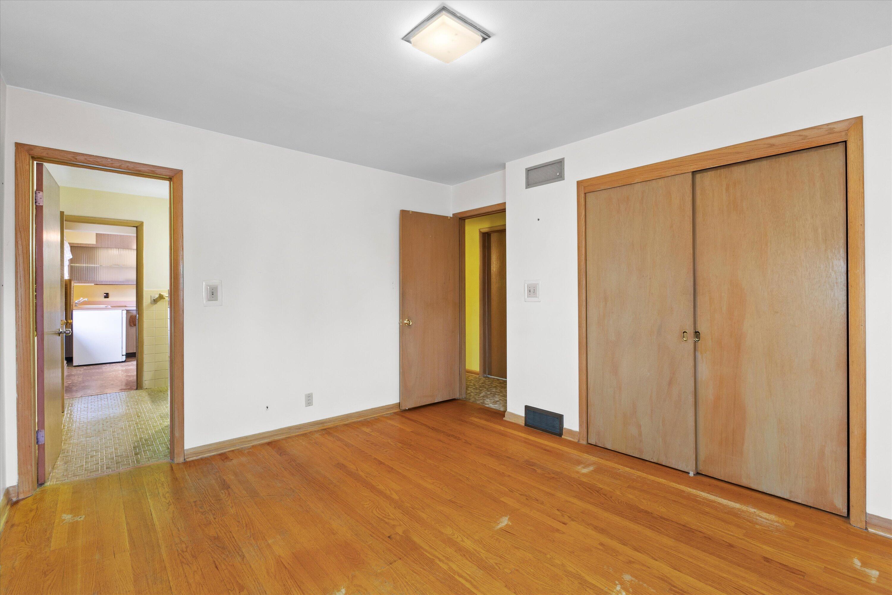 8122 W Potomac Ave