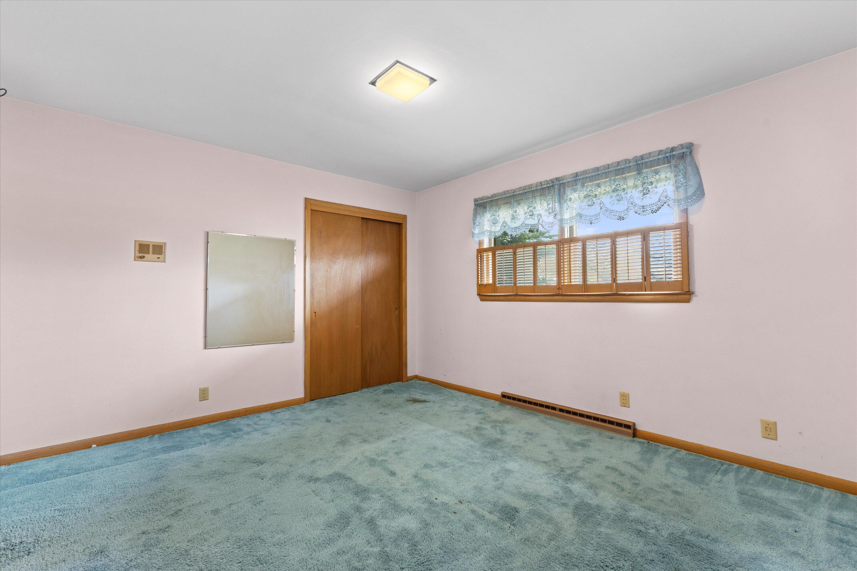 8122 W Potomac Ave