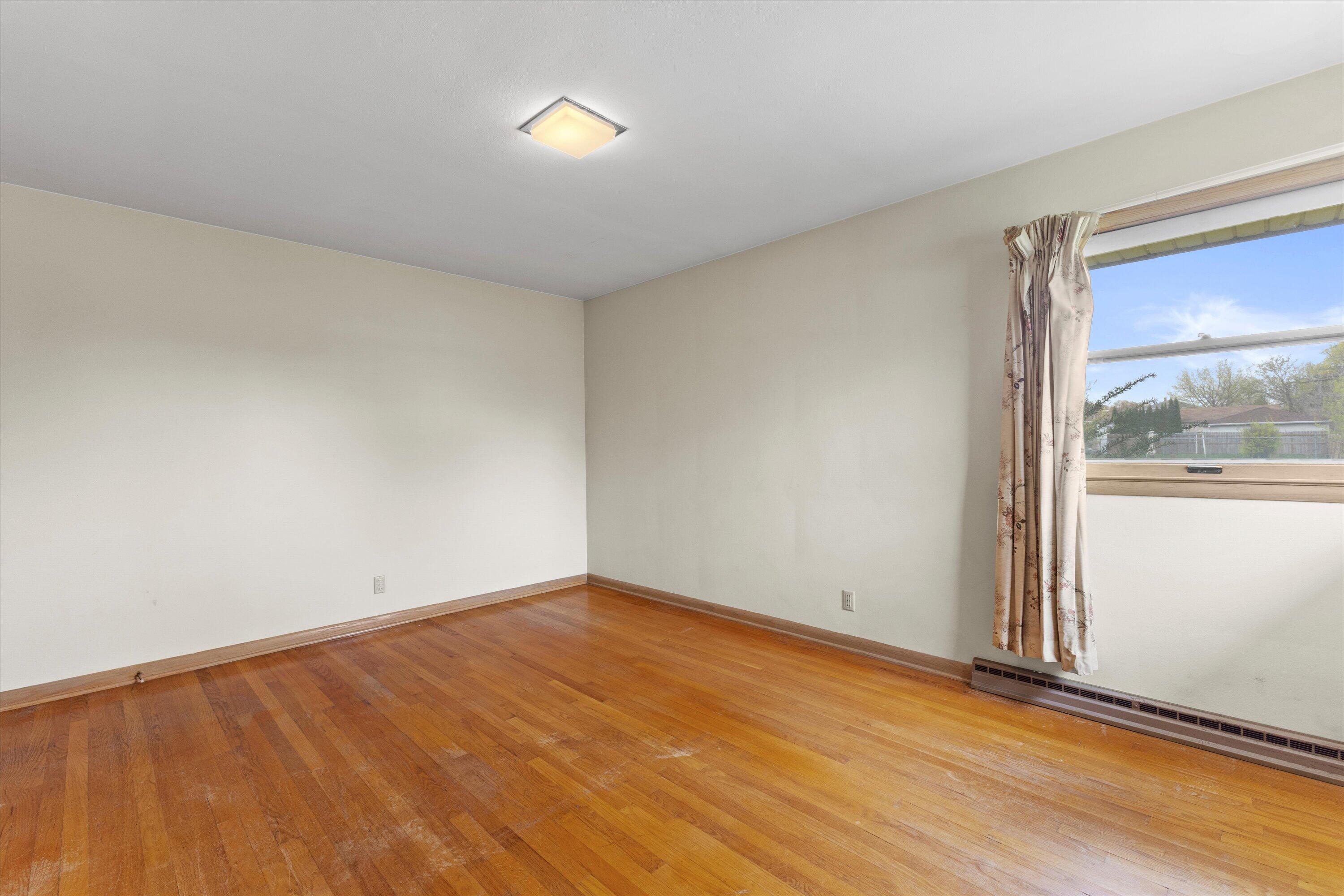 8122 W Potomac Ave