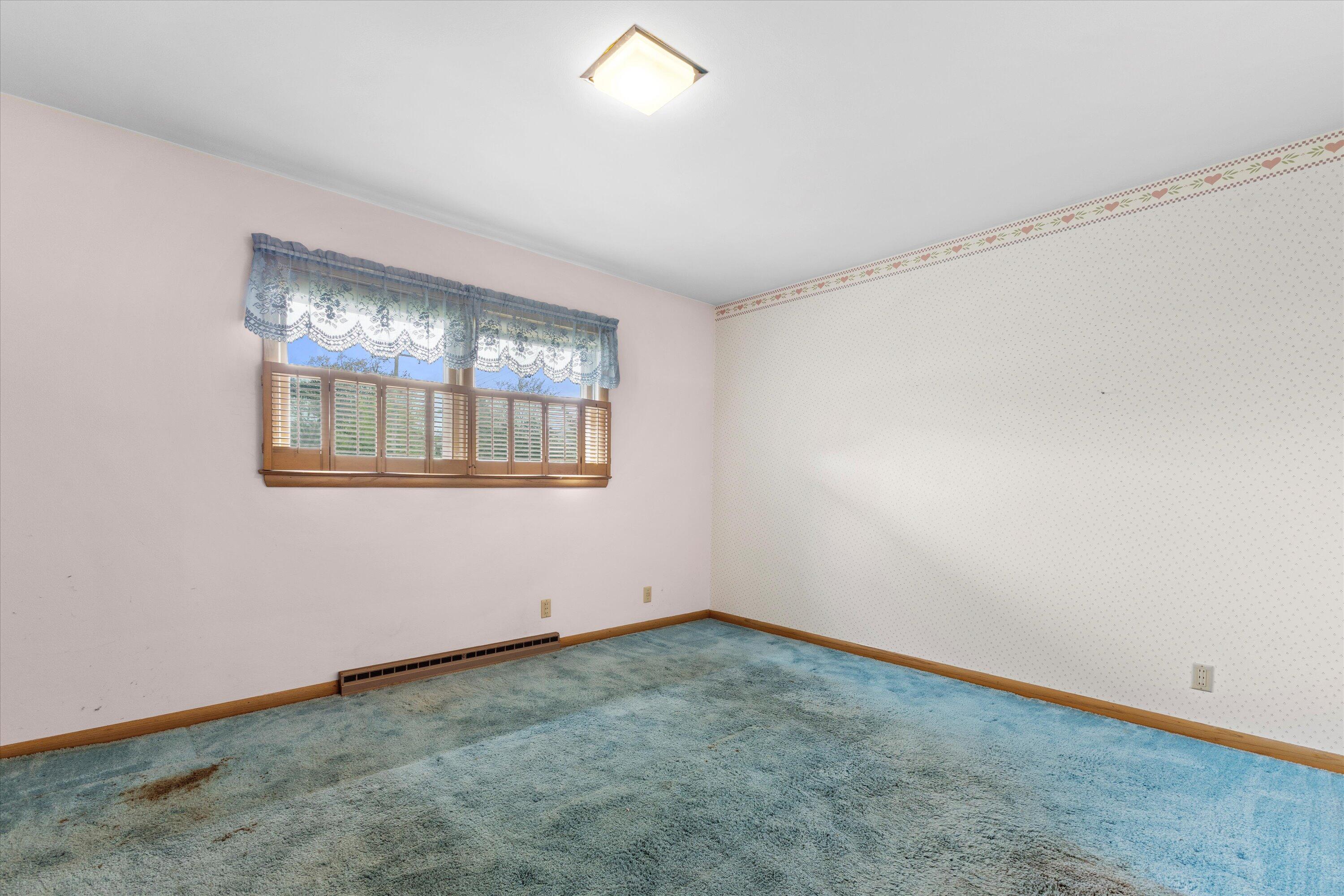 8122 W Potomac Ave