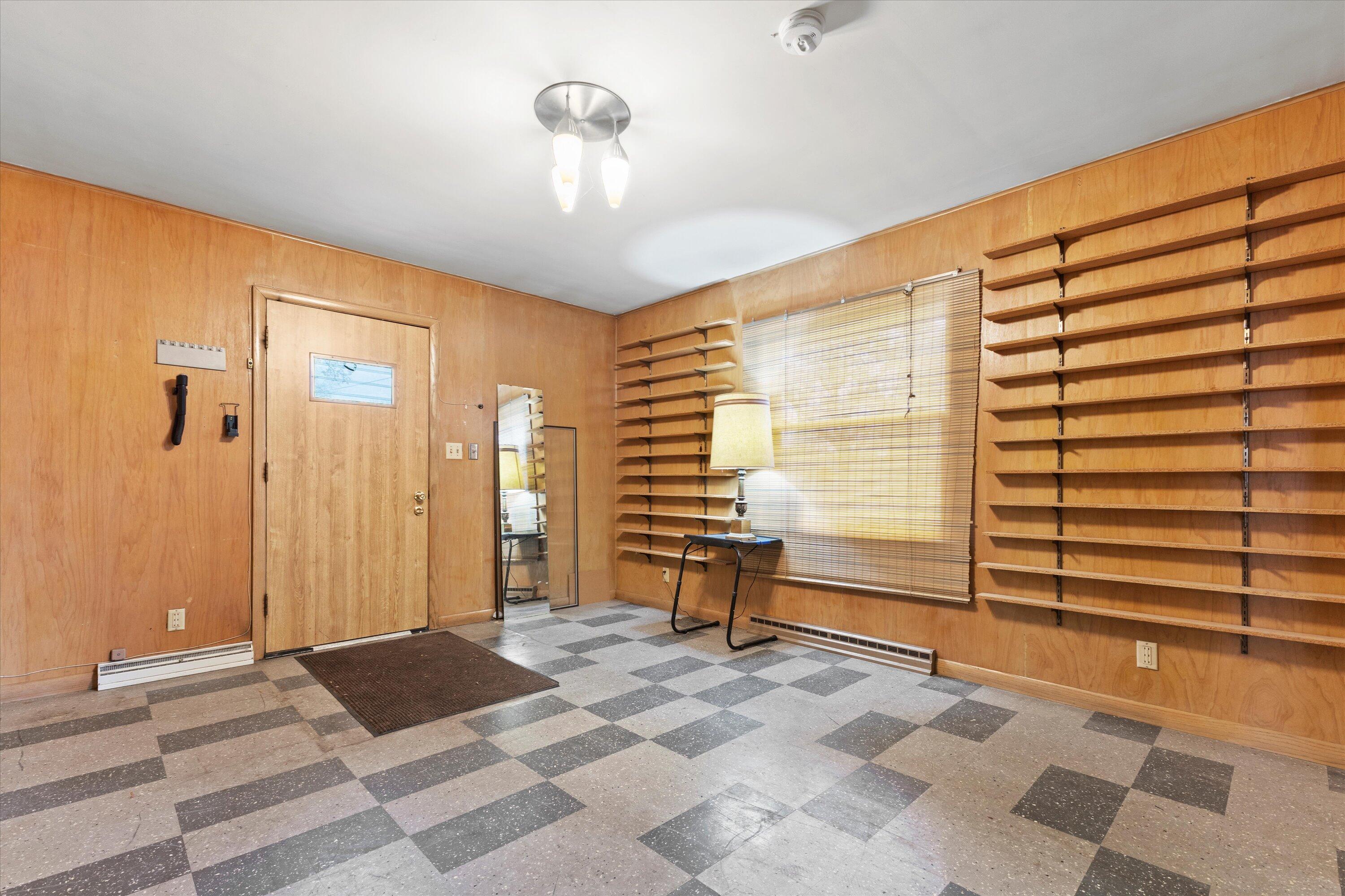 8122 W Potomac Ave