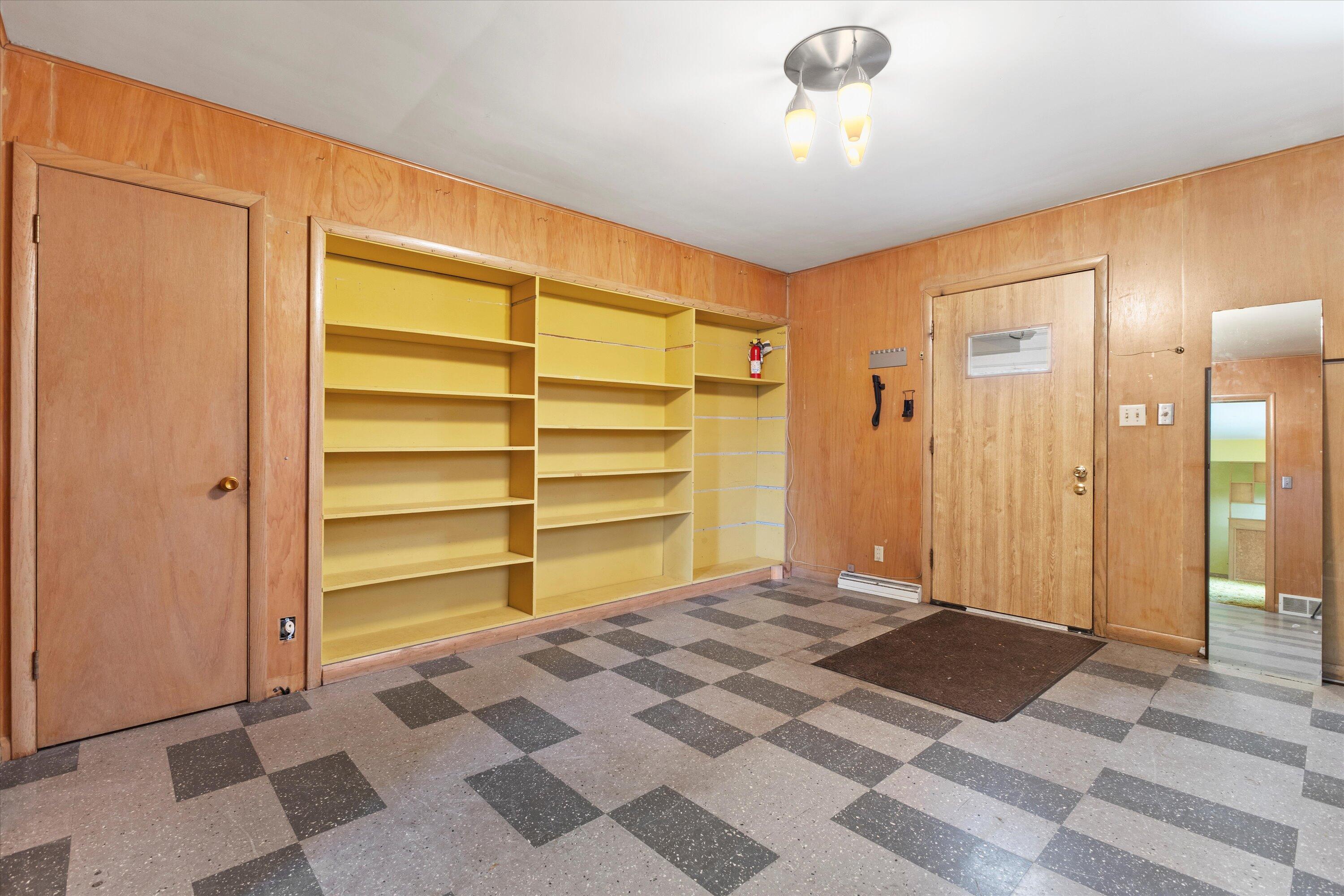 8122 W Potomac Ave