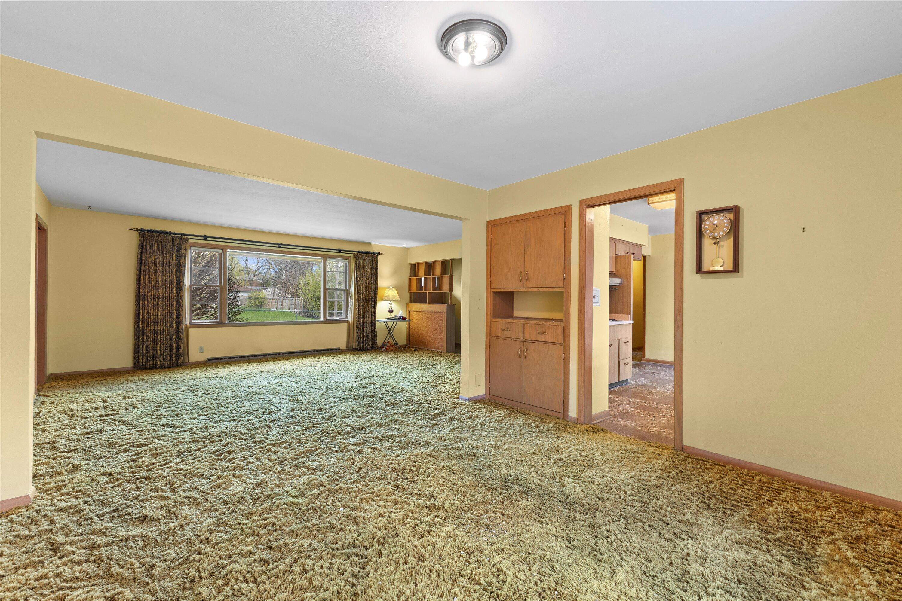 8122 W Potomac Ave