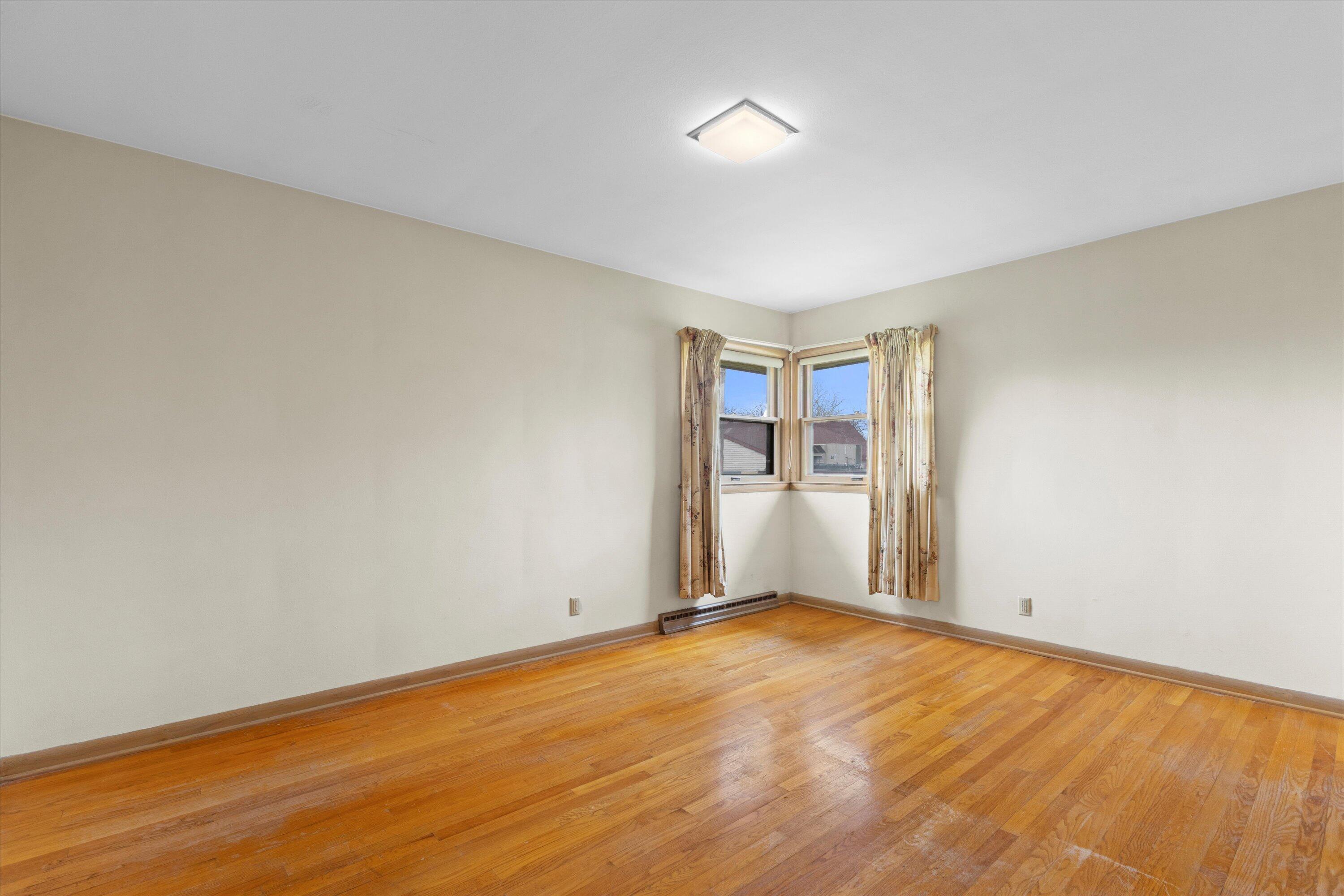 8122 W Potomac Ave