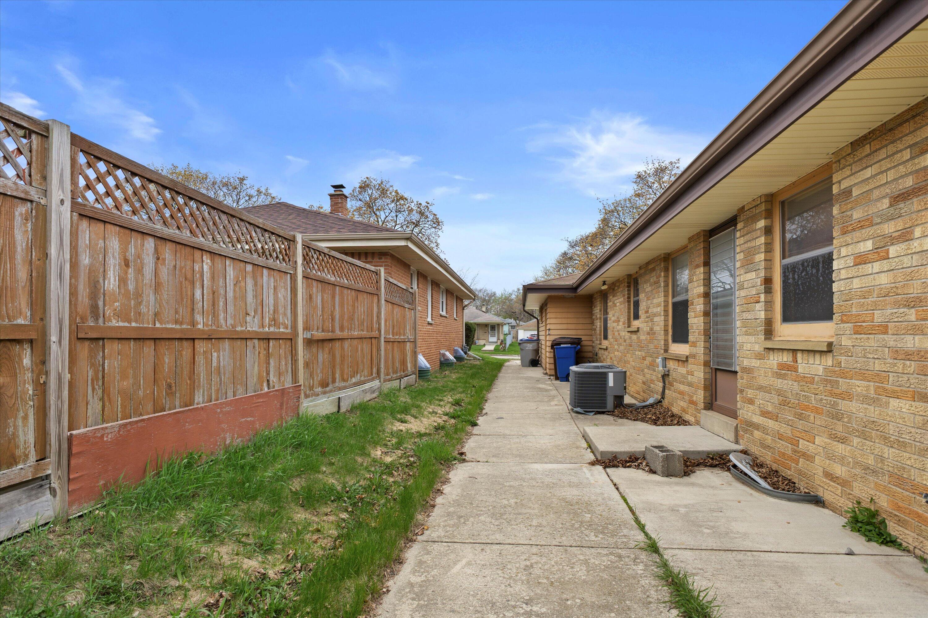 8122 W Potomac Ave