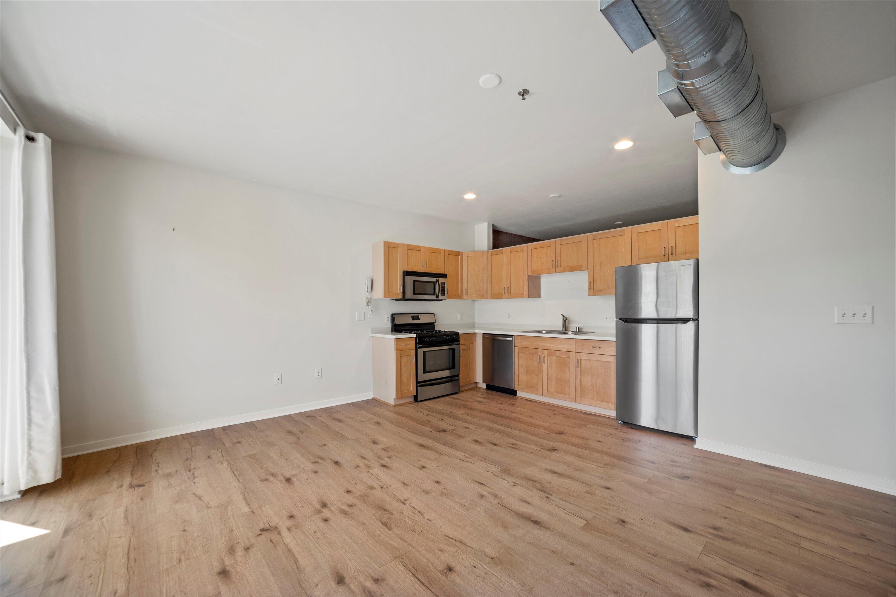 2080 N Commerce St
