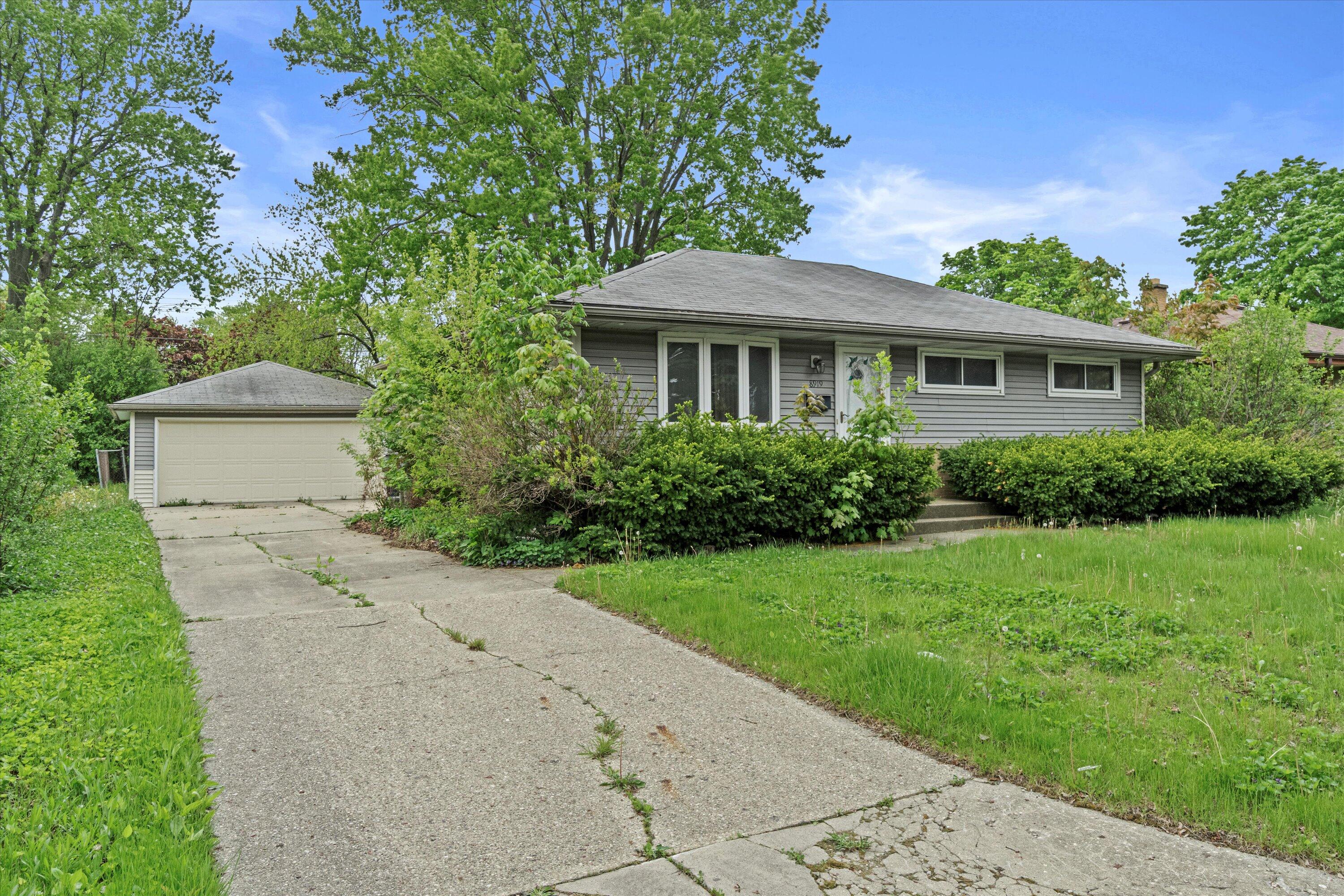 8919 W Custer Ave