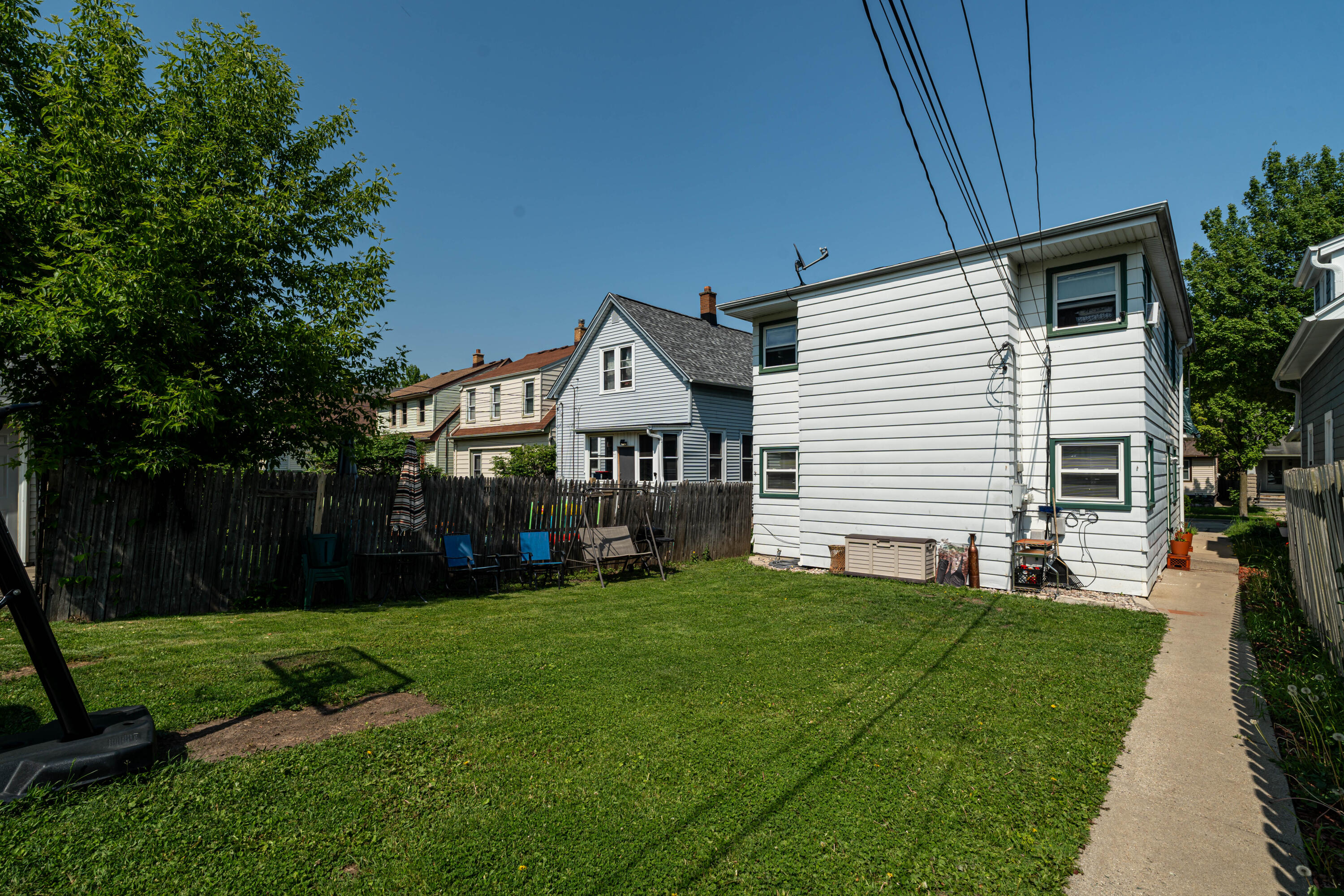 1933 S 72nd St