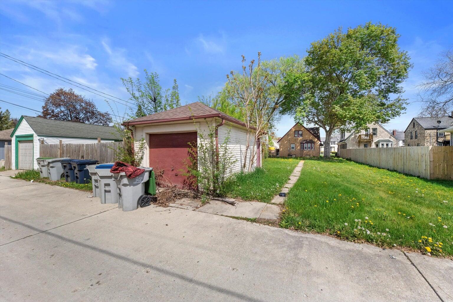 3853 N 42nd St