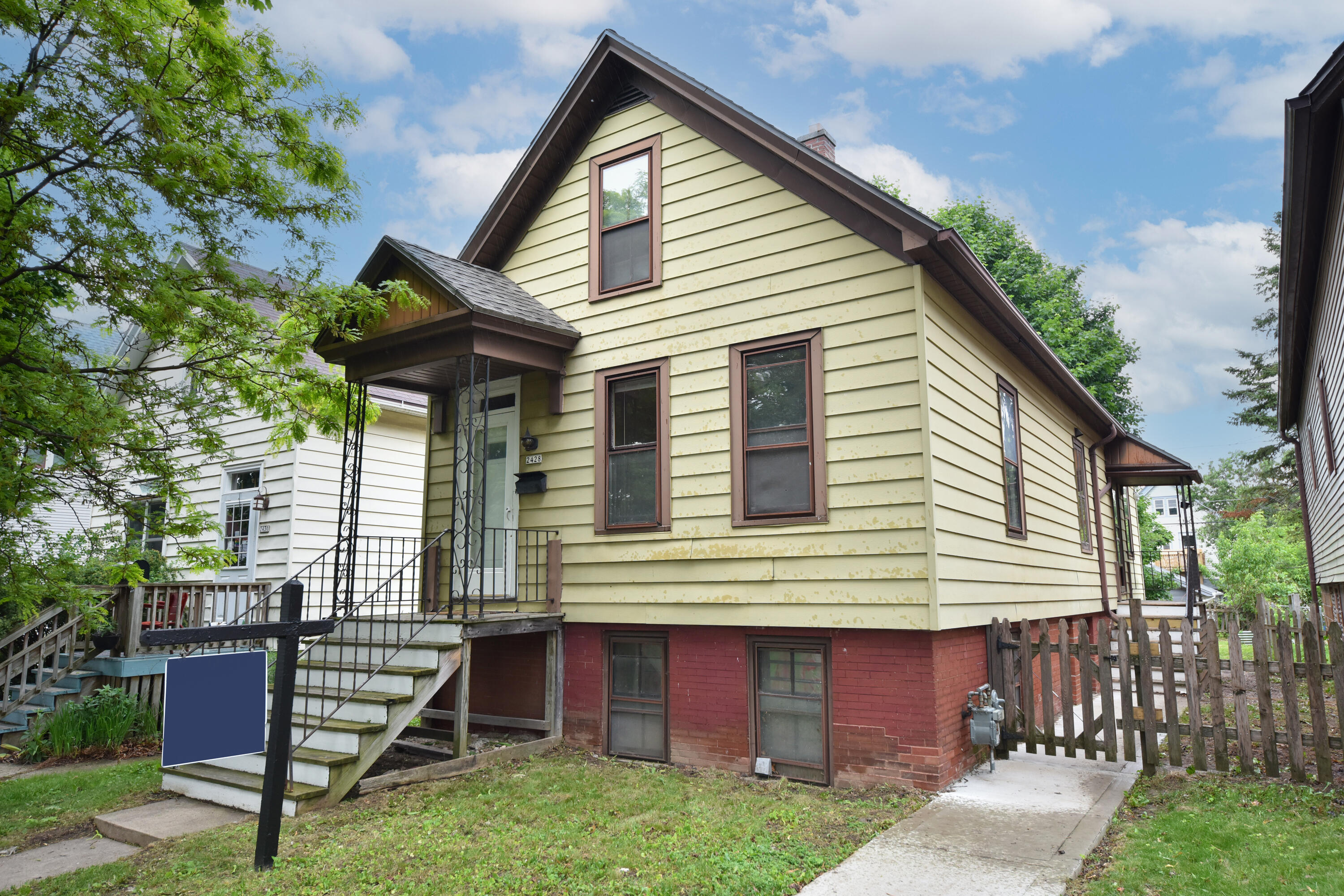2428 N Pierce St