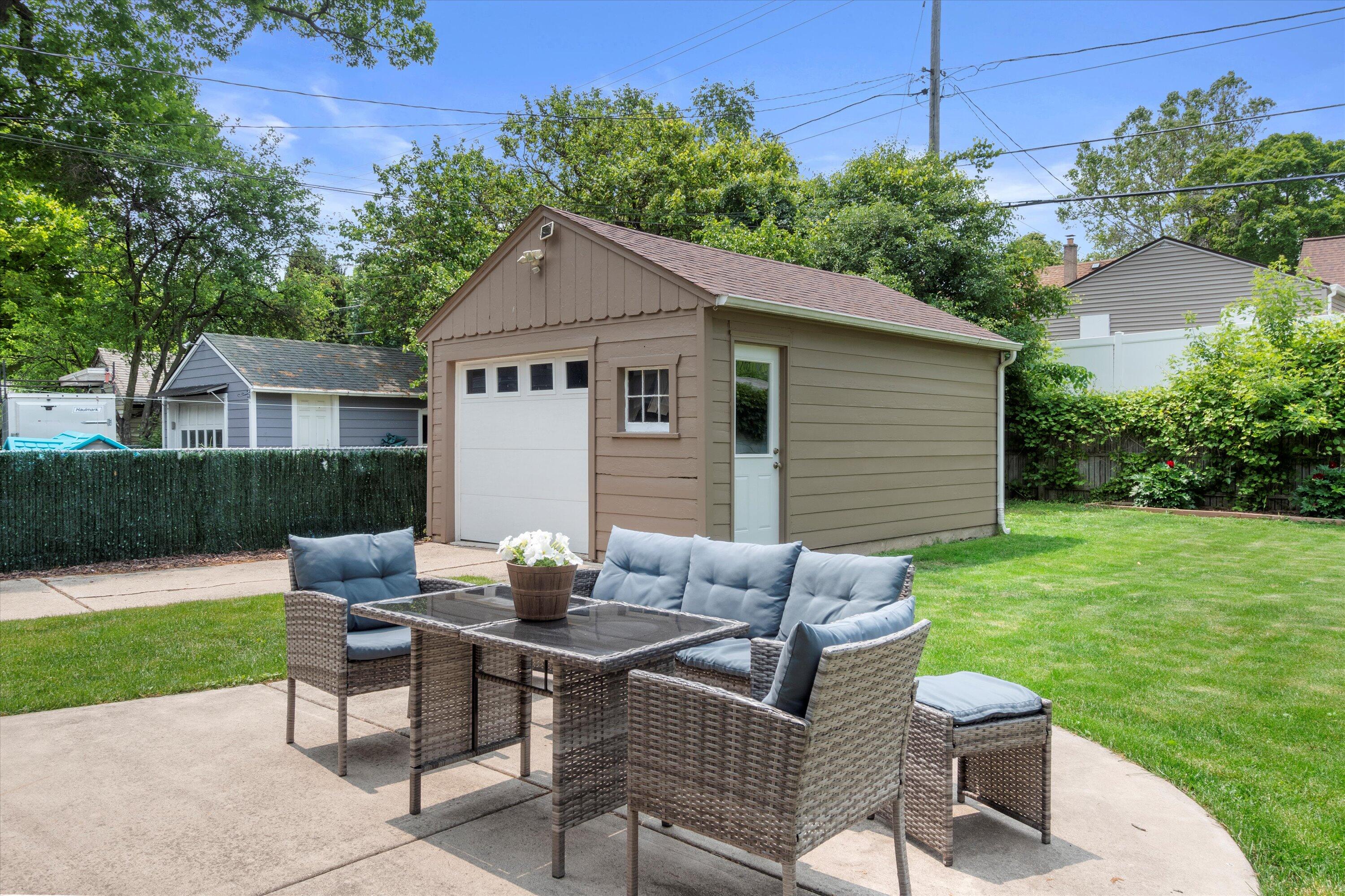 165 N 72nd St