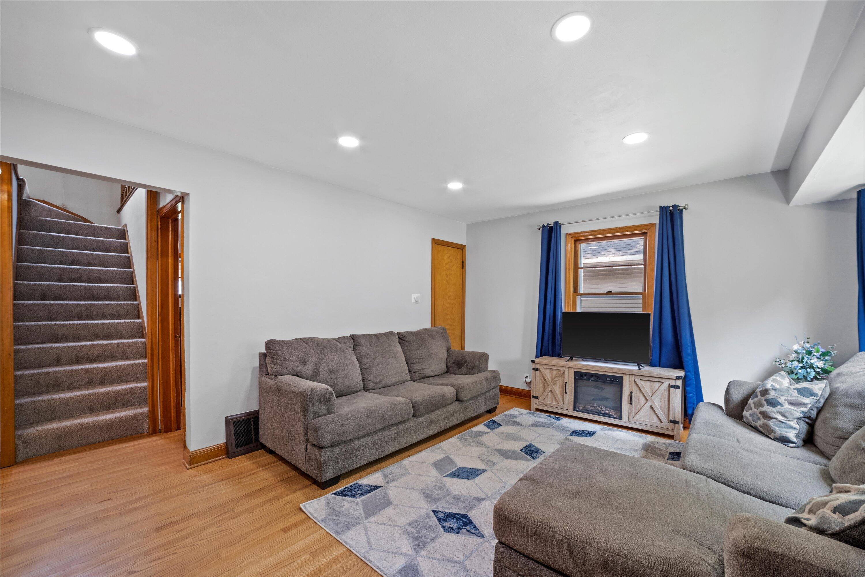 165 N 72nd St