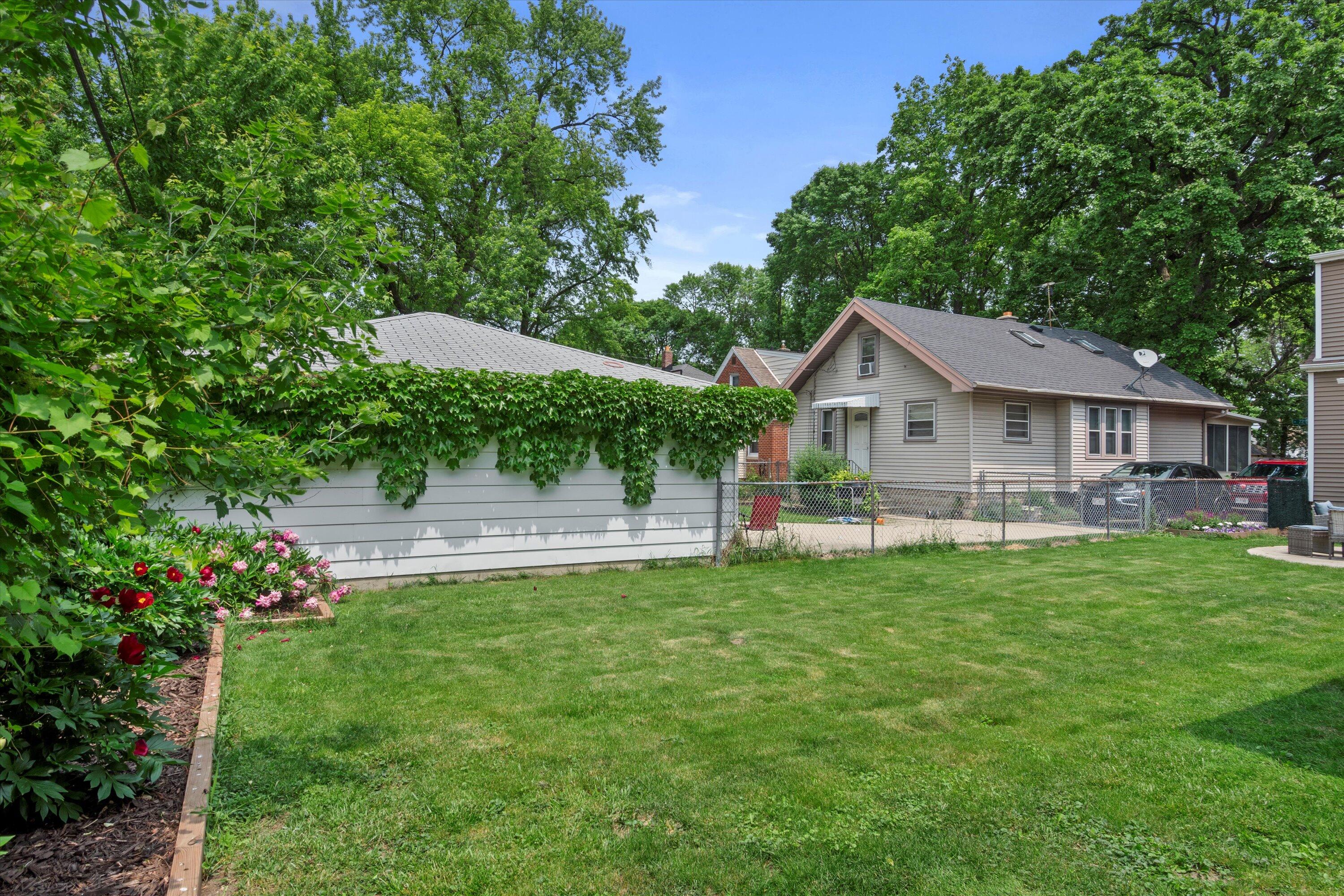 165 N 72nd St