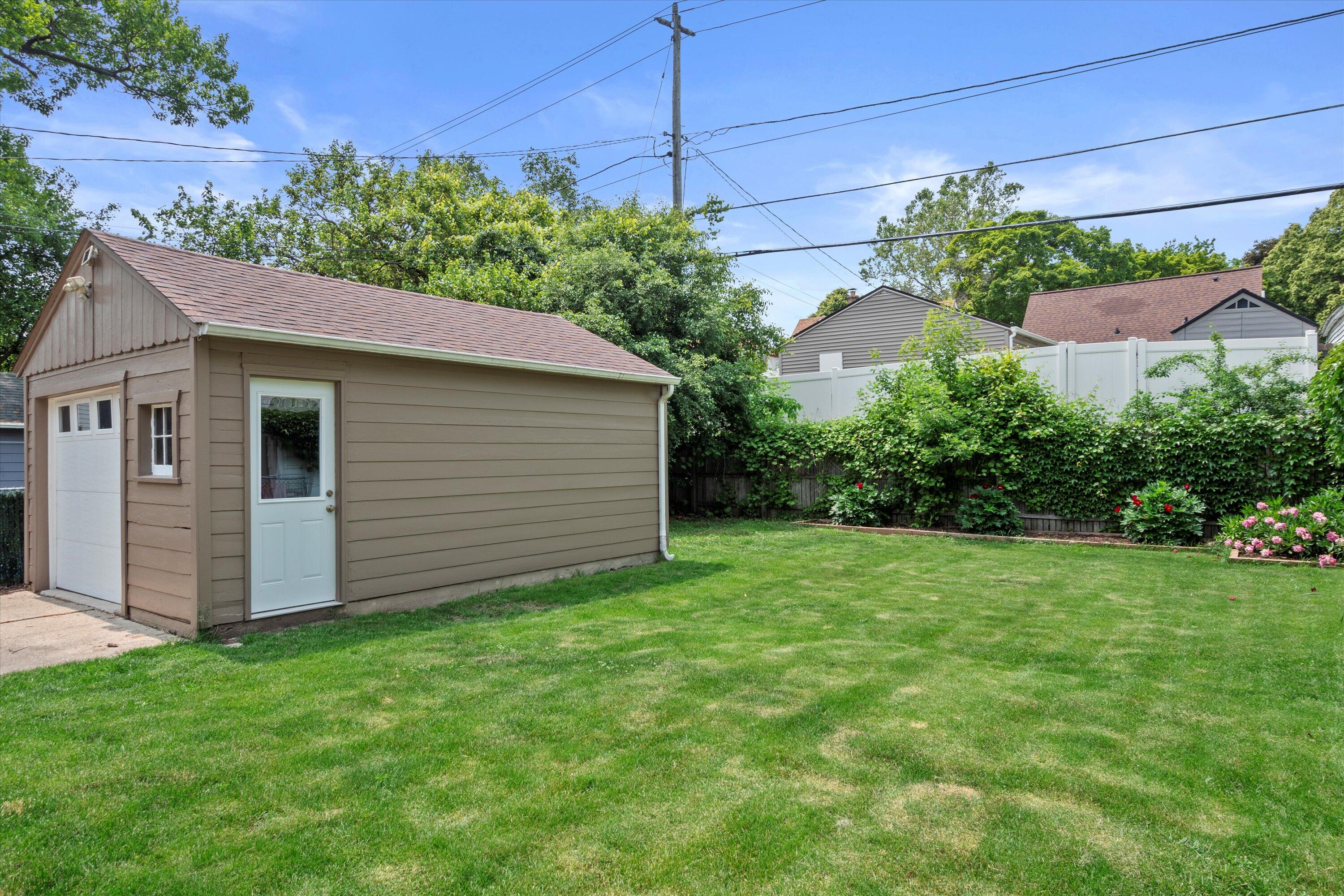 165 N 72nd St