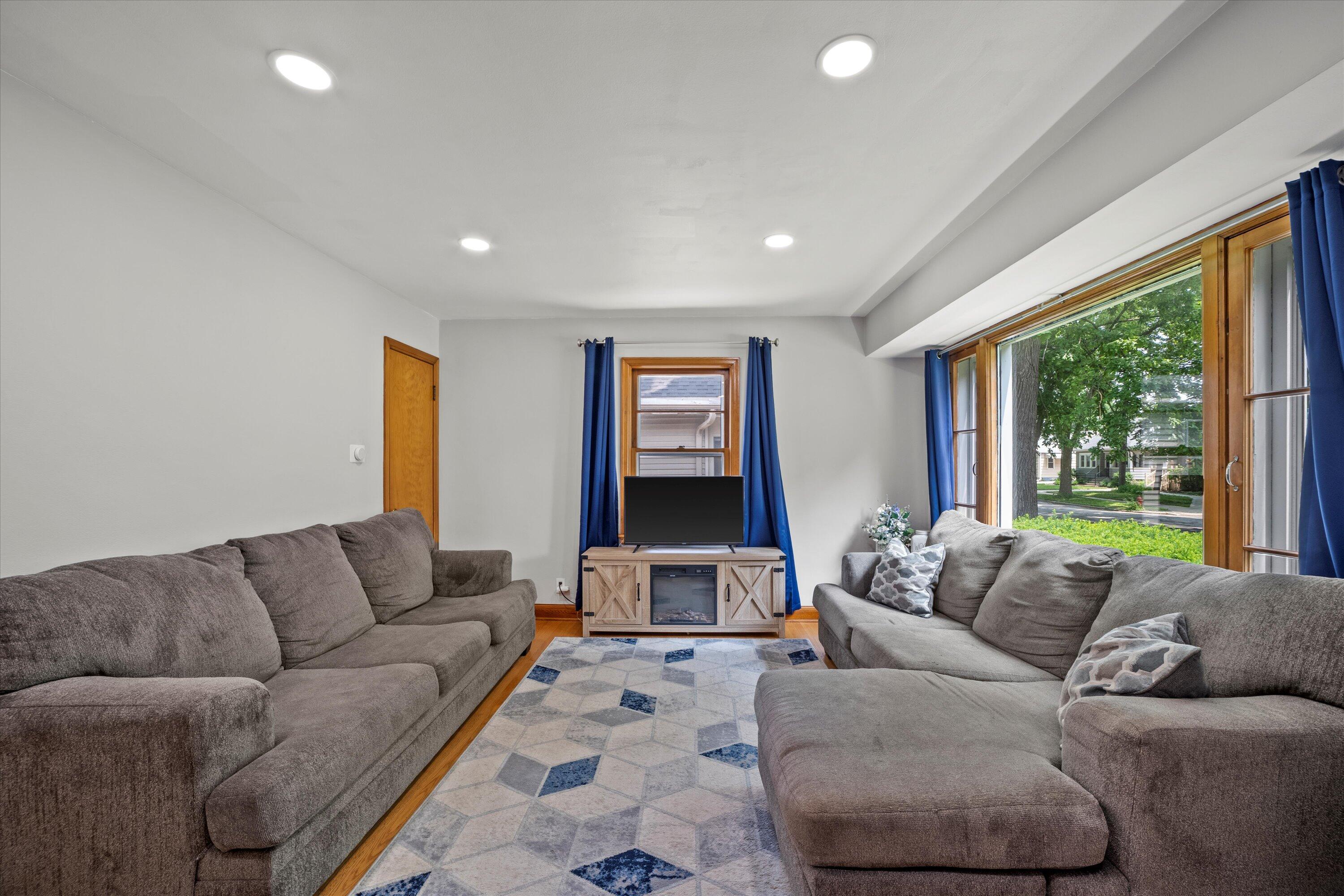 165 N 72nd St