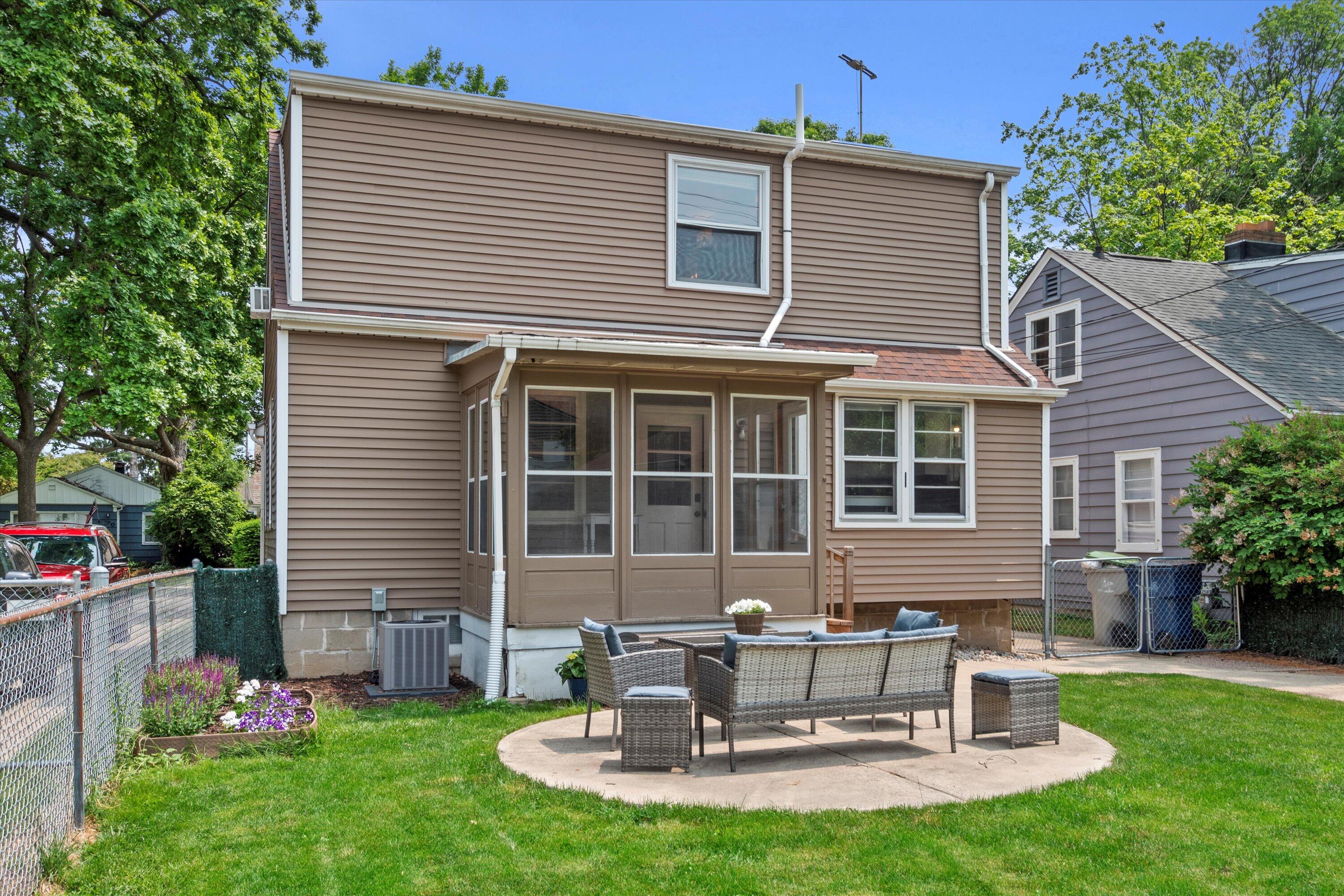 165 N 72nd St