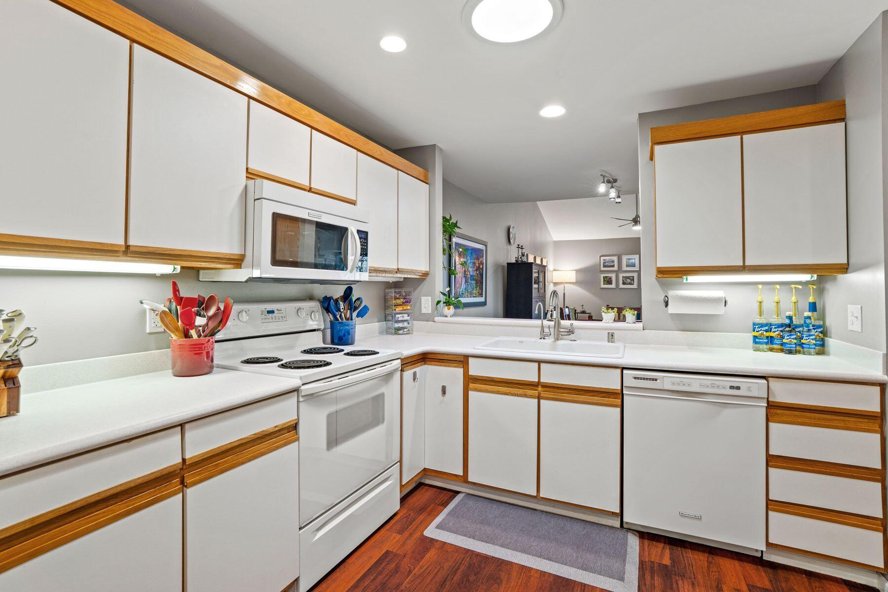 1600 W Green Tree Rd Unit: A 322