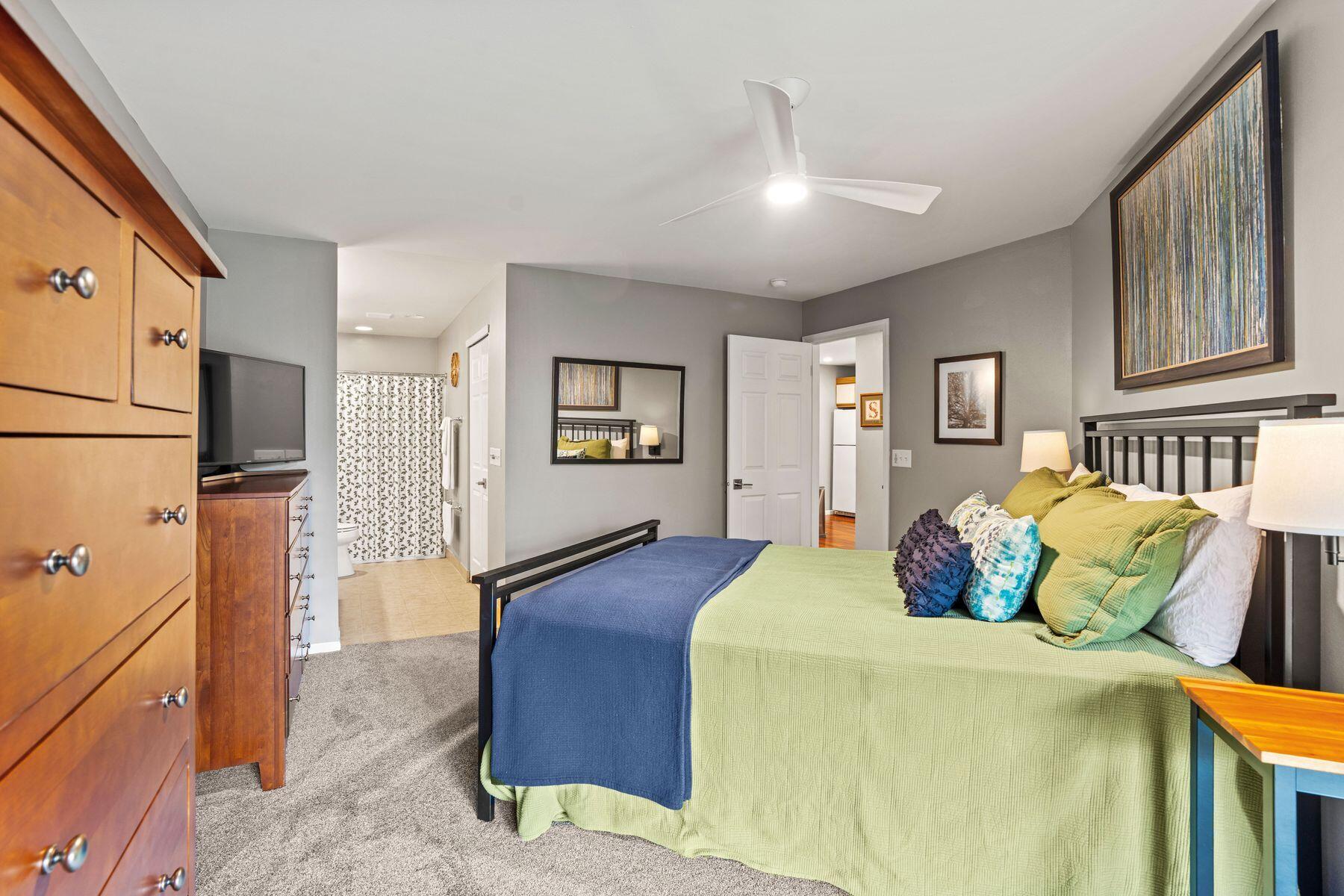 1600 W Green Tree Rd Unit: A 322