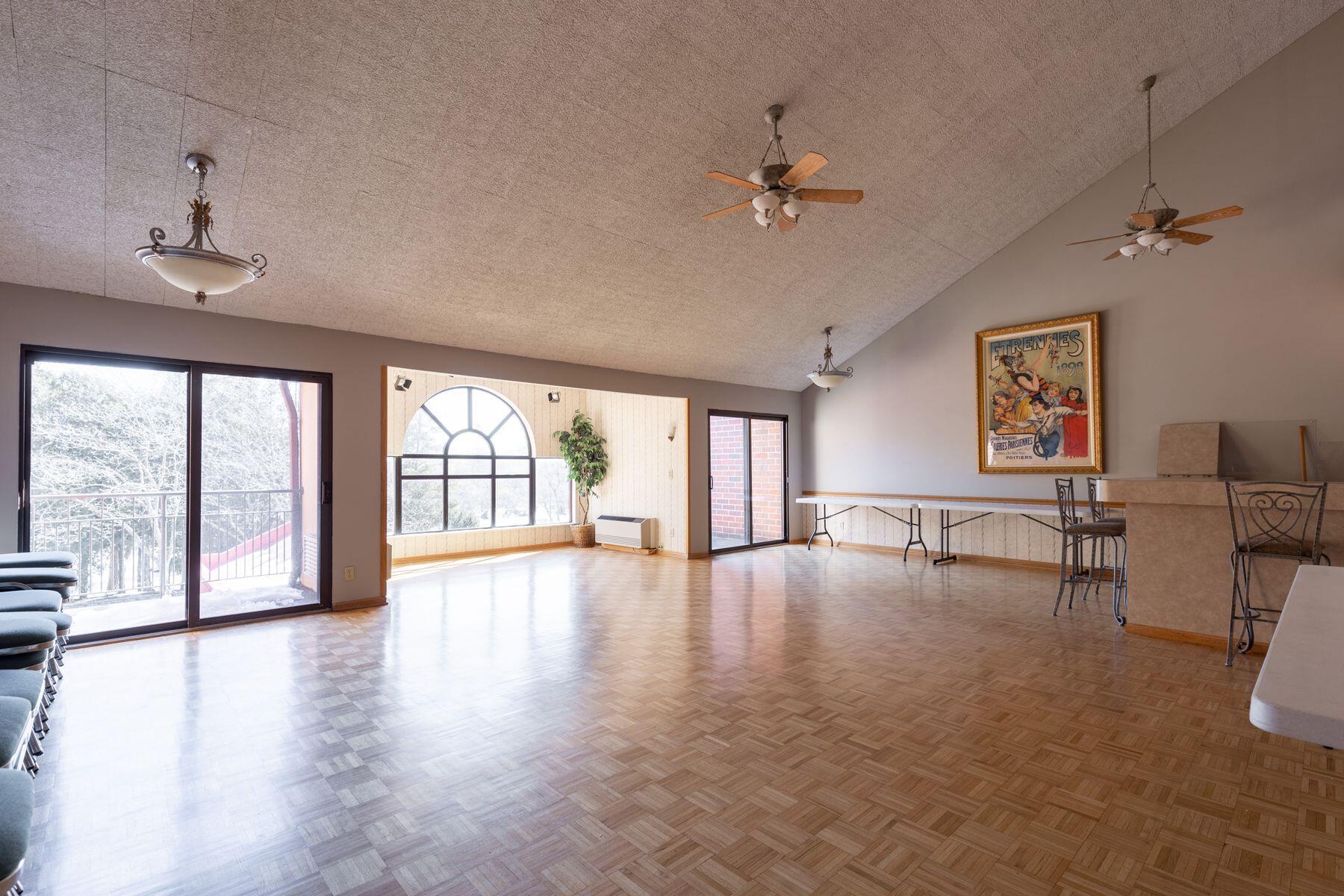 1600 W Green Tree Rd Unit: A 322