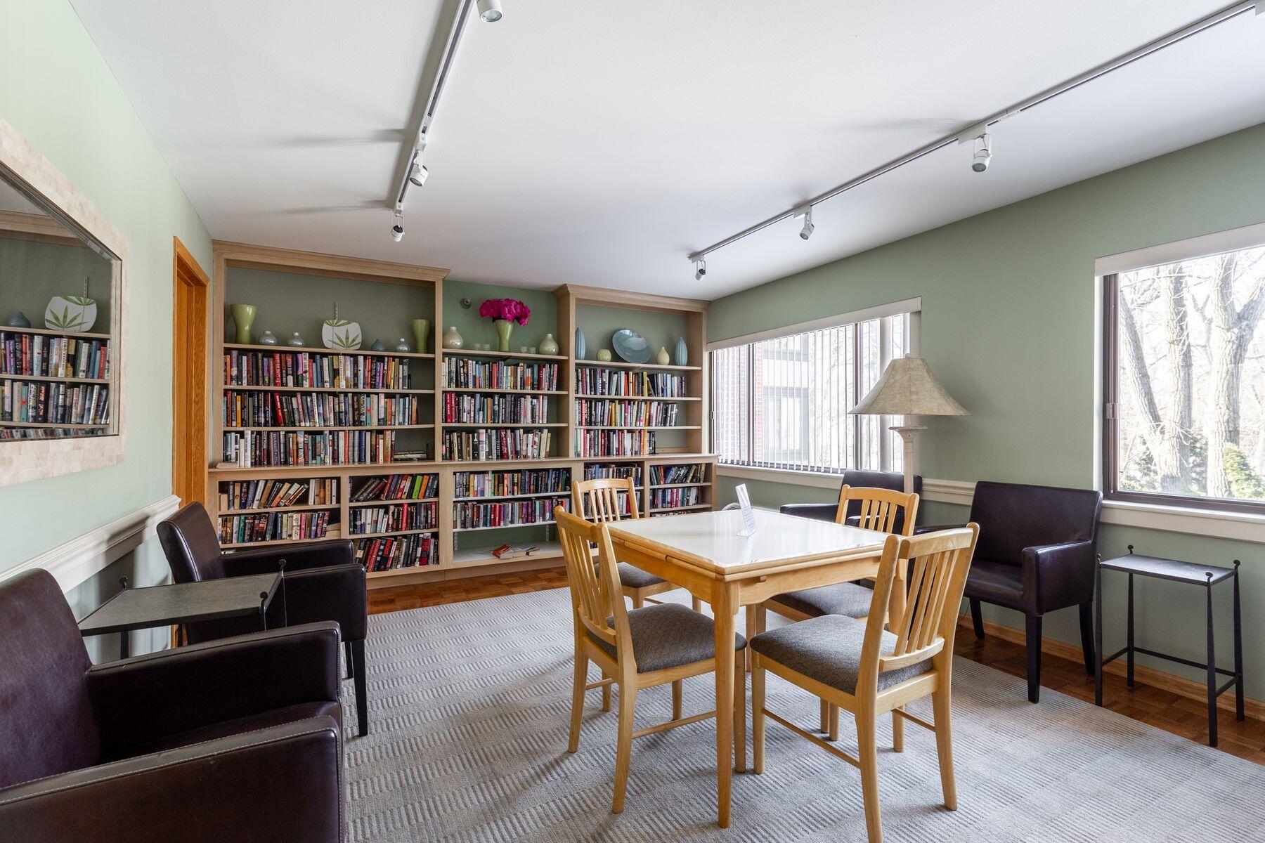 1600 W Green Tree Rd Unit: A 322