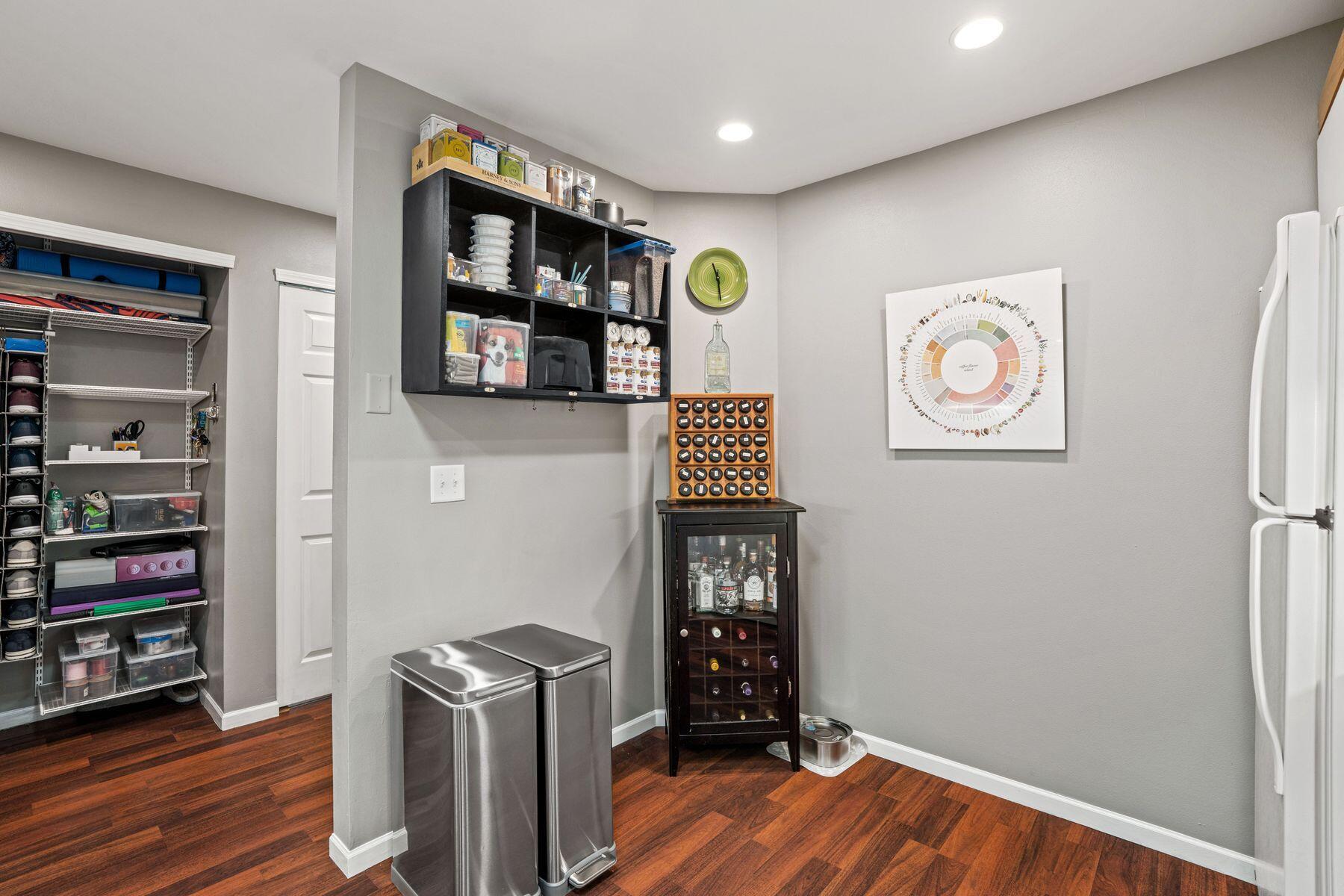 1600 W Green Tree Rd Unit: A 322