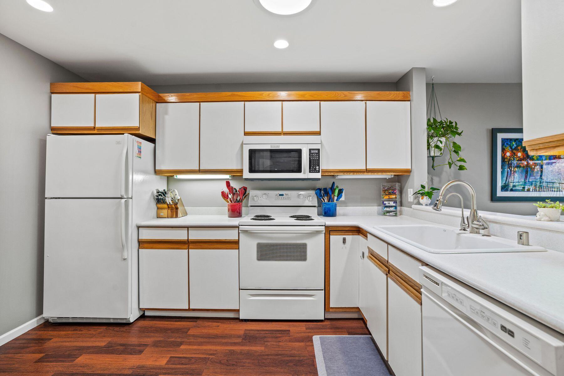 1600 W Green Tree Rd Unit: A 322