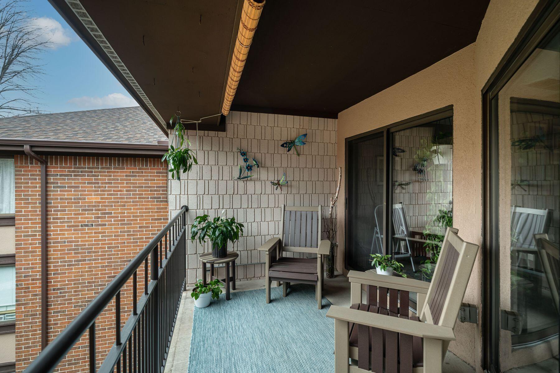 1600 W Green Tree Rd Unit: A 322