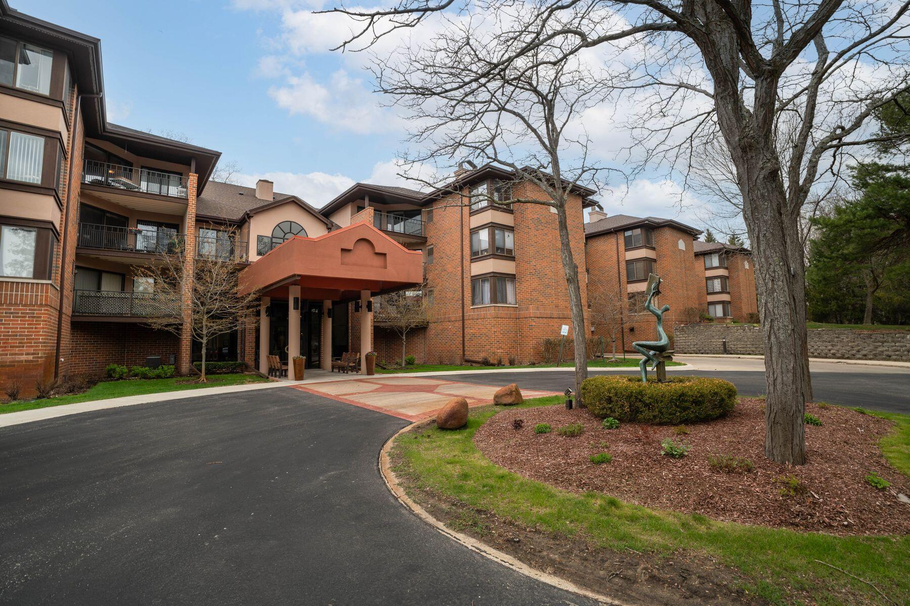 1600 W Green Tree Rd Unit: A 322