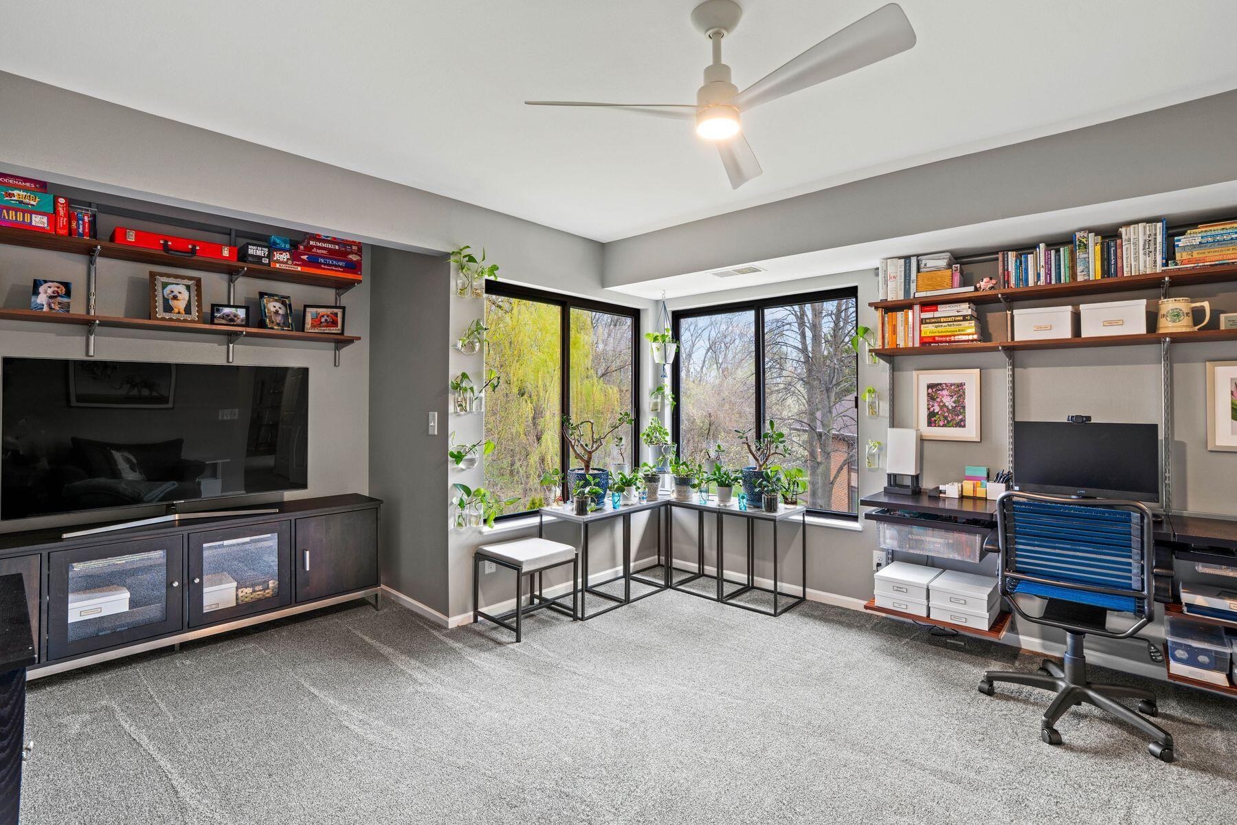 1600 W Green Tree Rd Unit: A 322
