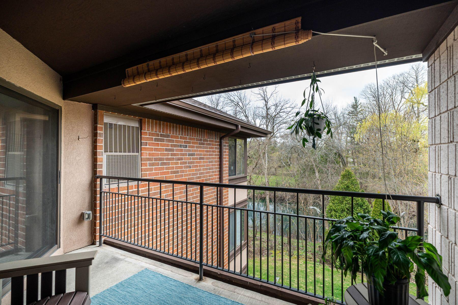 1600 W Green Tree Rd Unit: A 322