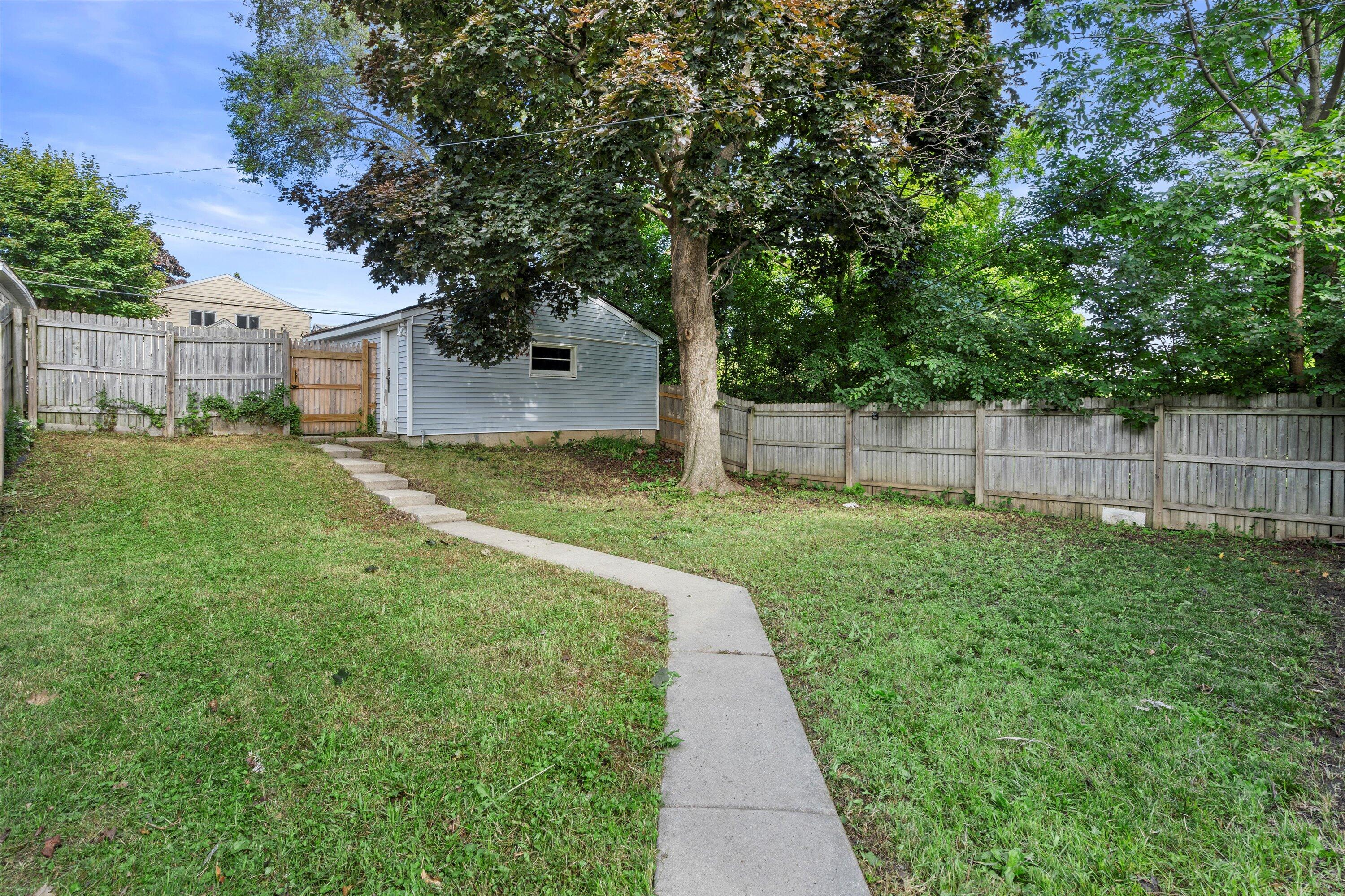 4549 N 58th St