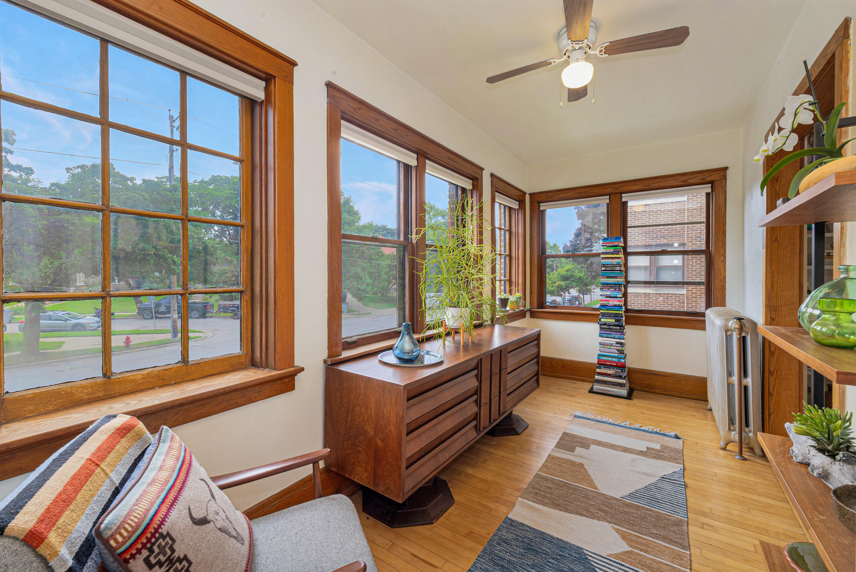 2537 N Downer Ave Unit: 15