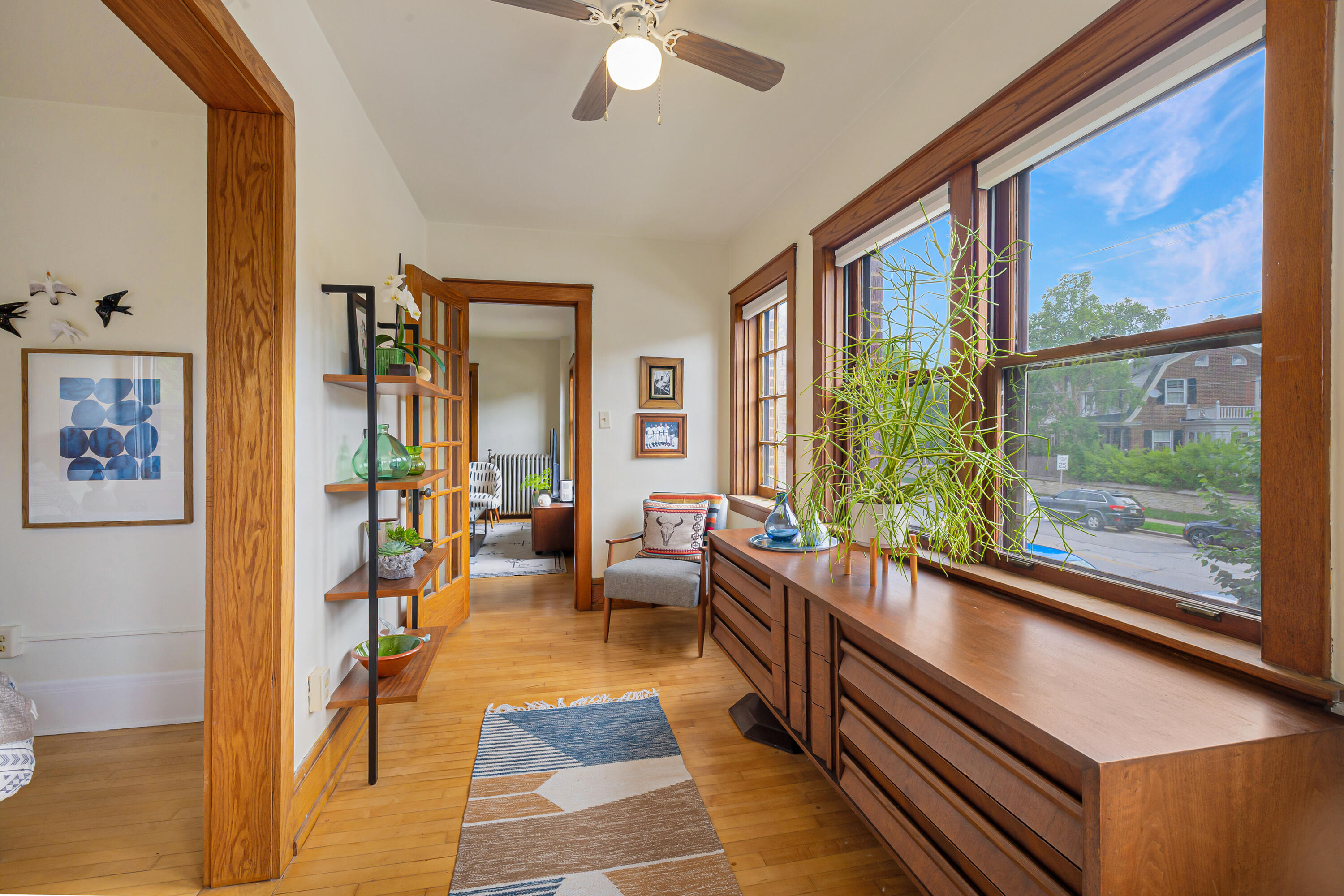 2537 N Downer Ave Unit: 15