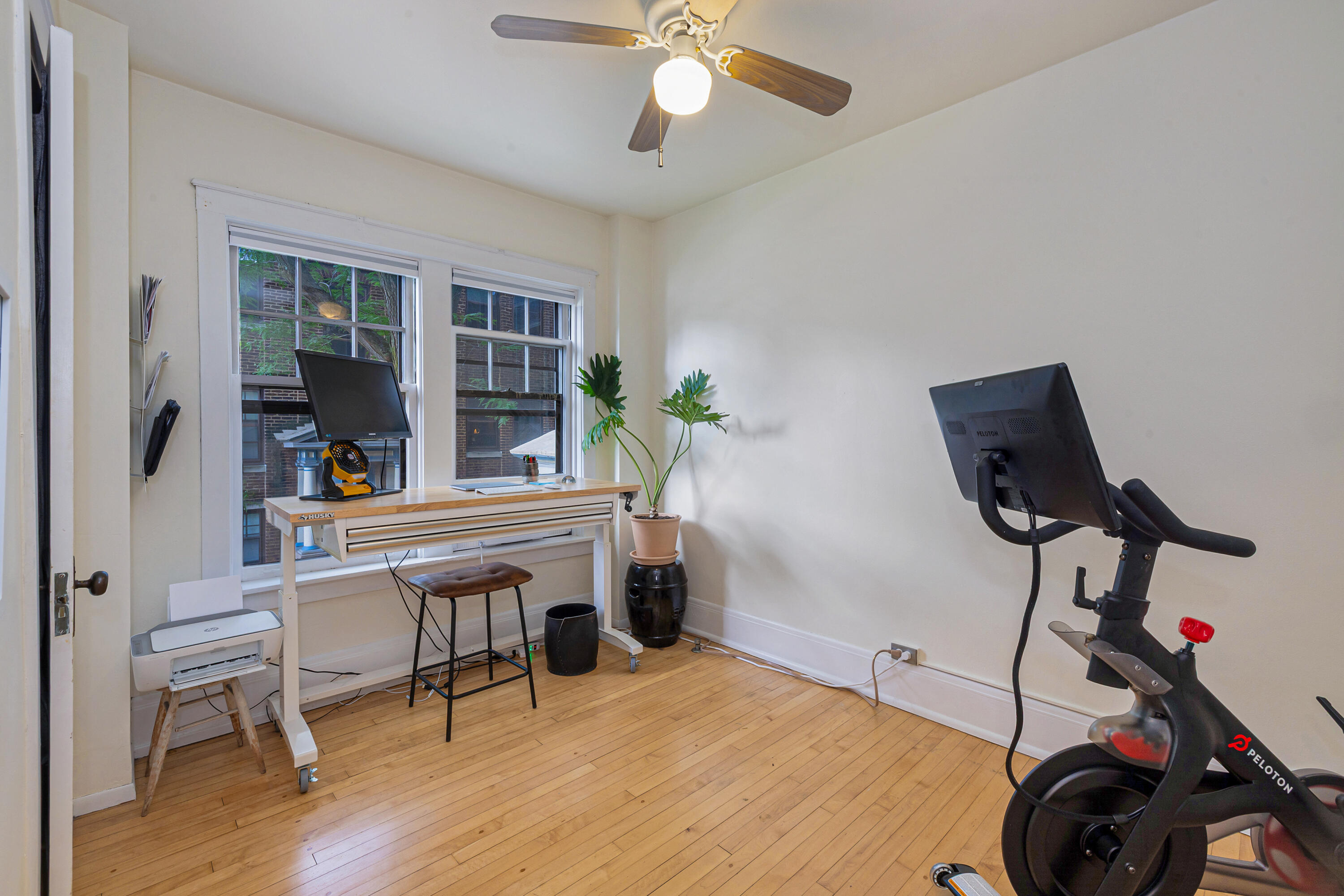 2537 N Downer Ave Unit: 15