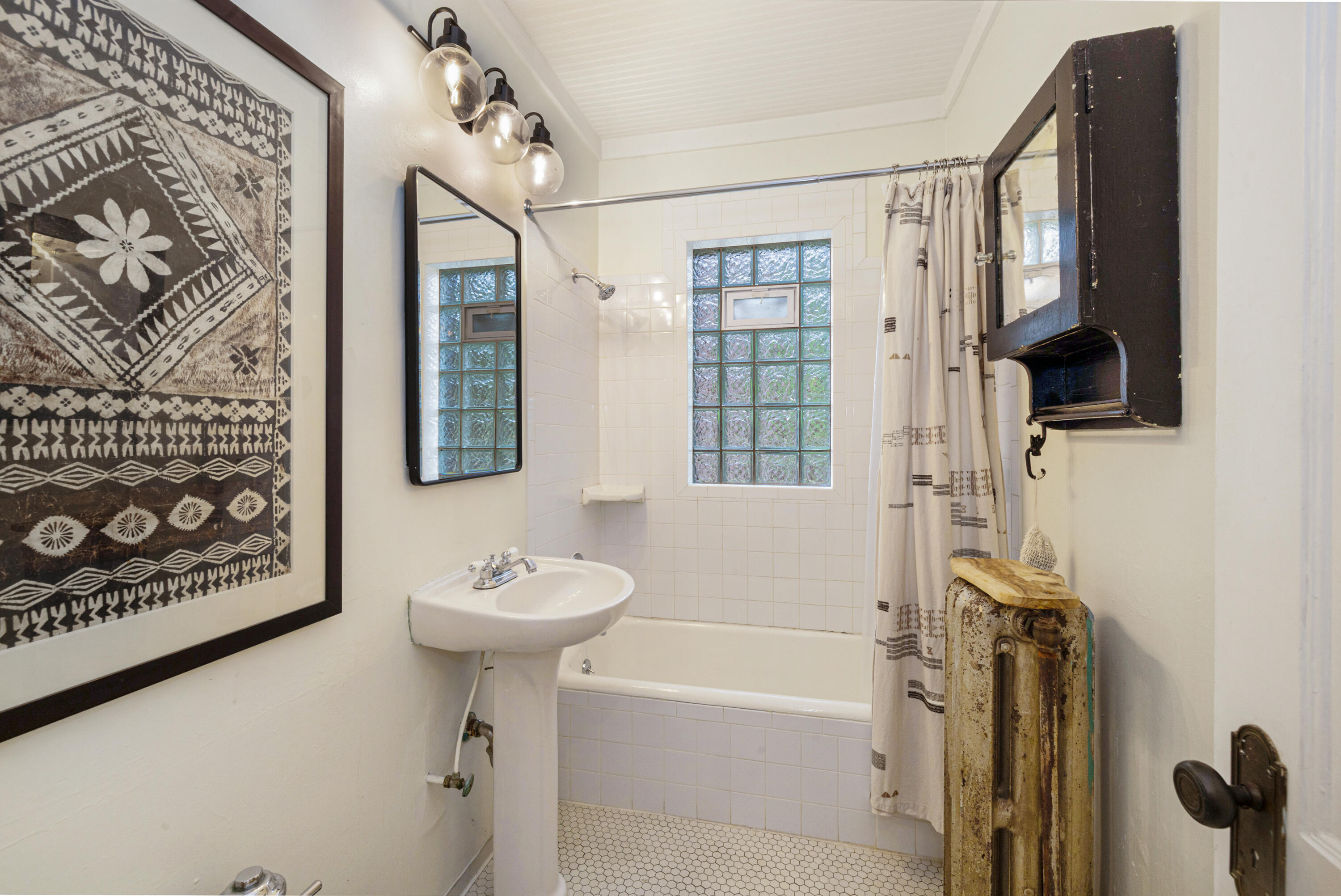 2537 N Downer Ave Unit: 15
