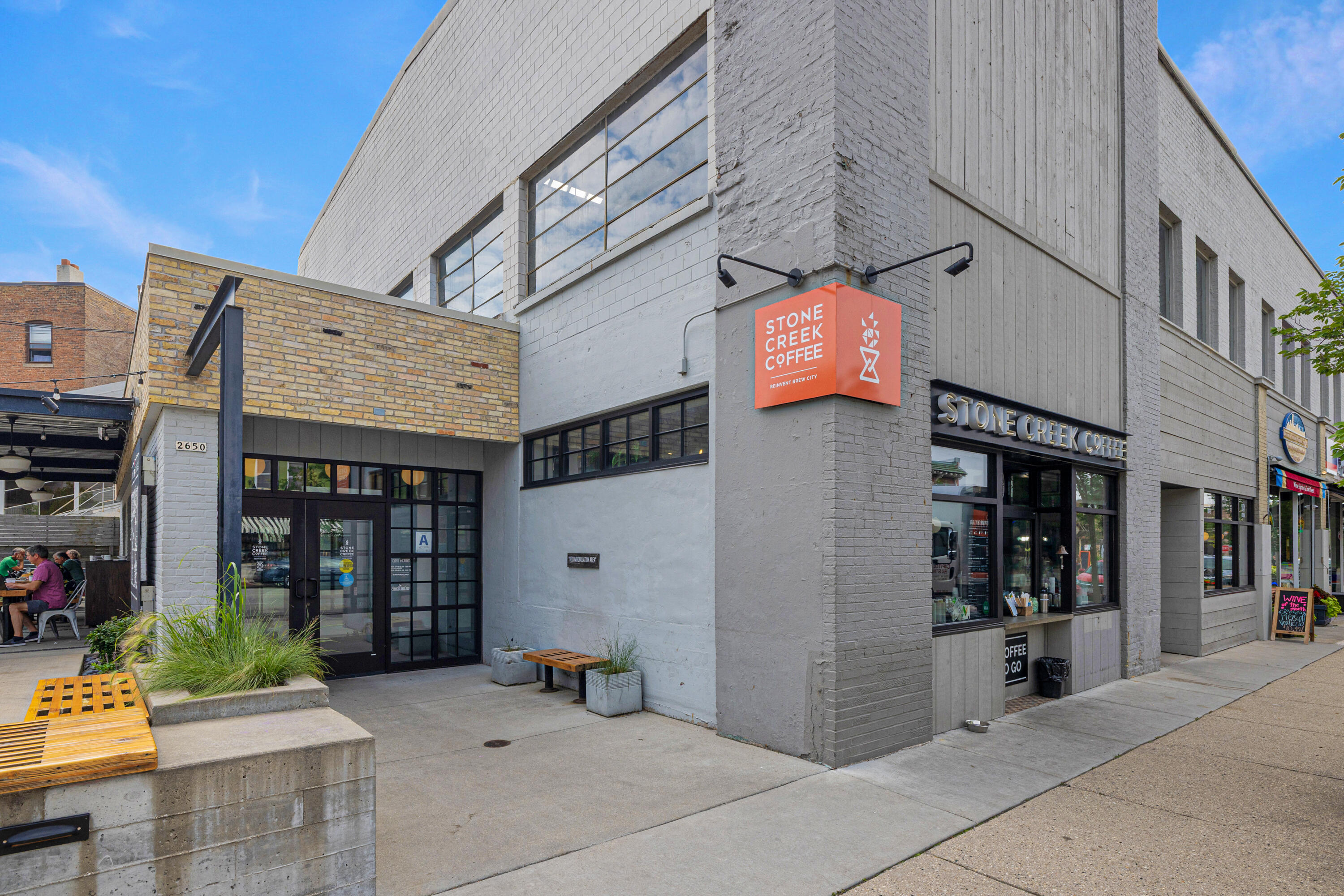 2537 N Downer Ave Unit: 15