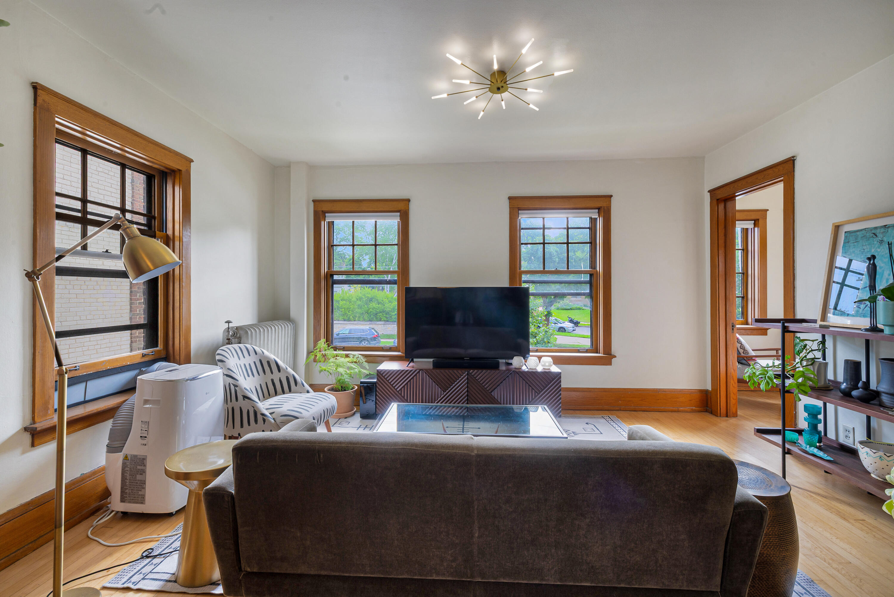 2537 N Downer Ave Unit: 15
